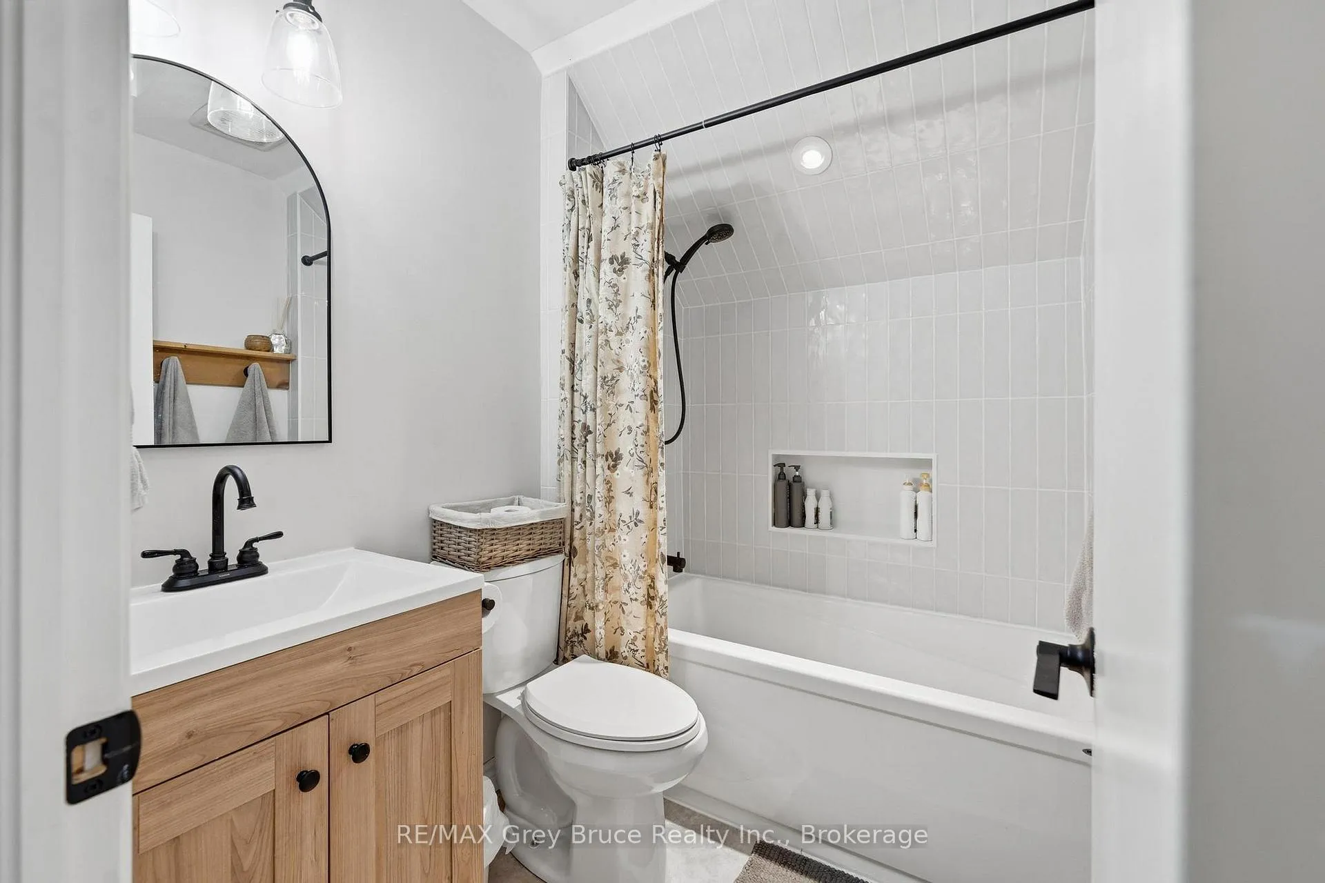 Photo 22 of 230 2nd Avenue SE, Arran-Elderslie — HOMEH