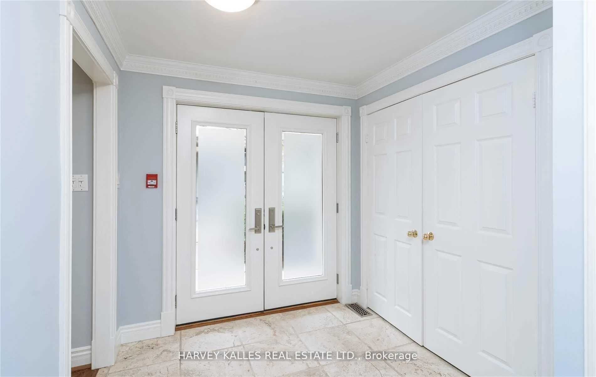 Photo 2 of 22 Lower Village Gate, Toronto, Forest Hill South — HOMEH