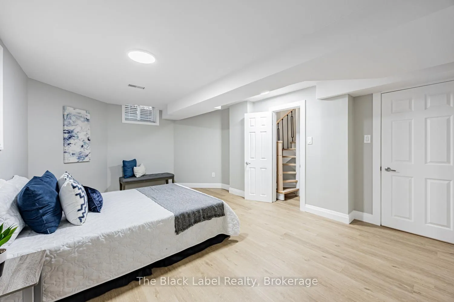 Photo 33 of 48 Lipton Crescent, Whitby, Pringle Creek — HOMEH