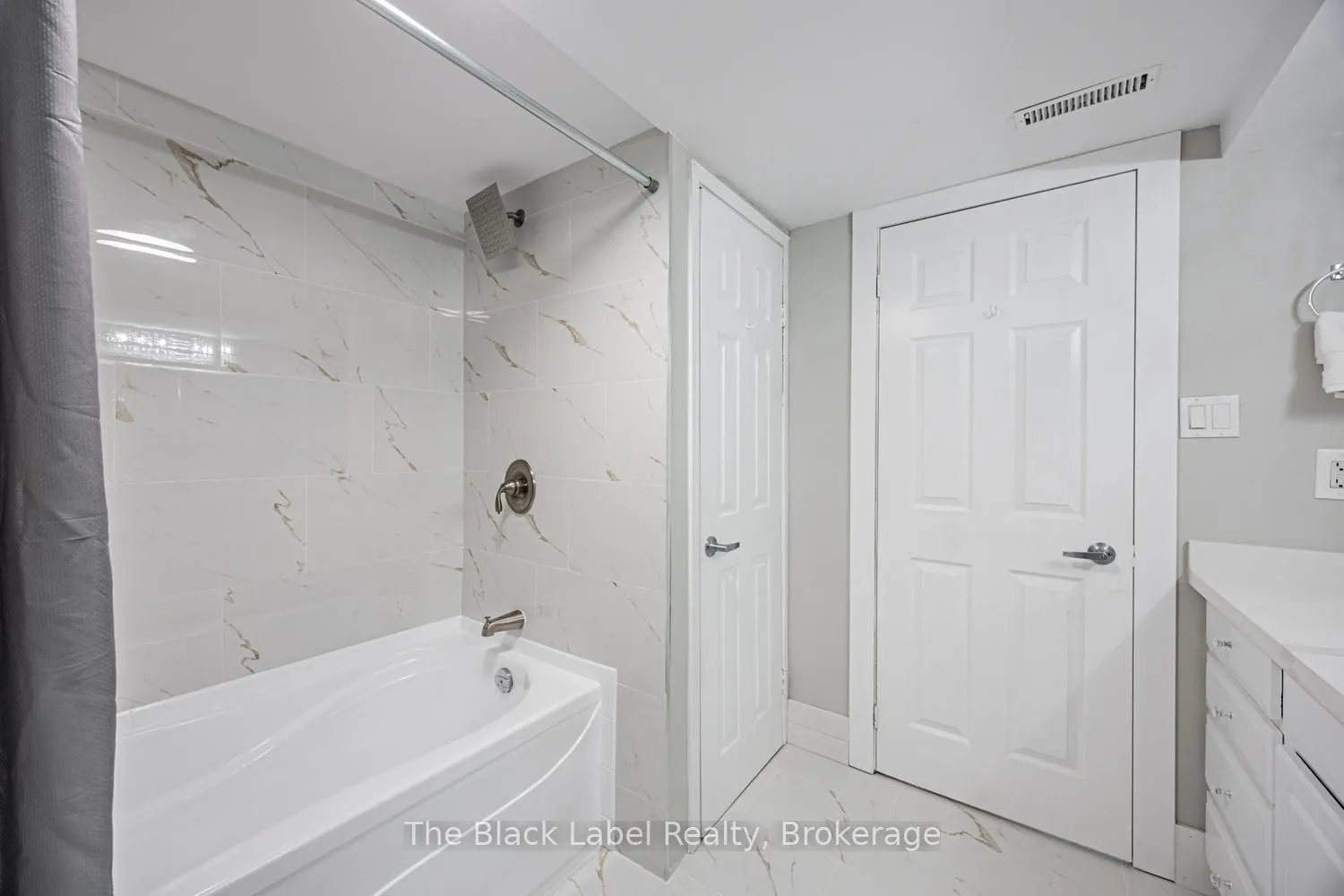 Photo 38 of 48 Lipton Crescent, Whitby, Pringle Creek — HOMEH