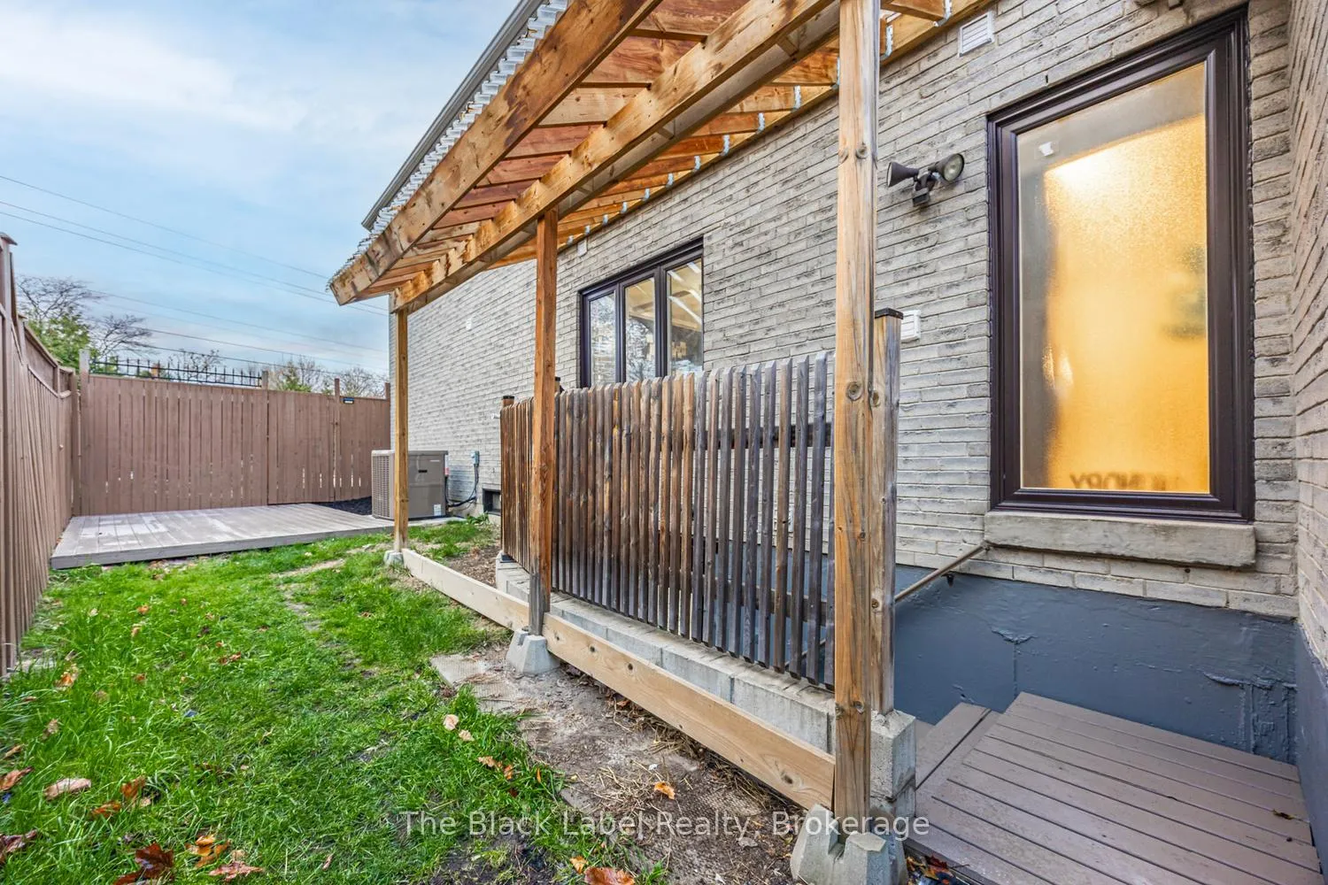 Photo 39 of 48 Lipton Crescent, Whitby, Pringle Creek — HOMEH