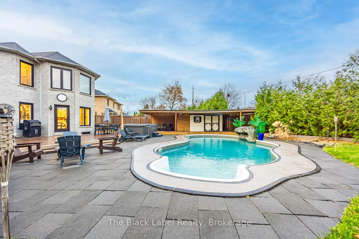 Photo 40 of 48 Lipton Crescent, Whitby, Pringle Creek — HOMEH