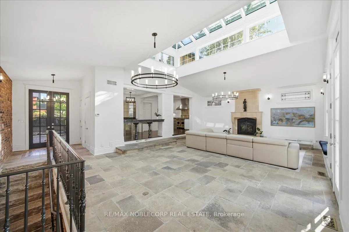 Photo 15 of 38 Glenrose Avenue, Toronto, Rosedale-Moore Park — HOMEH