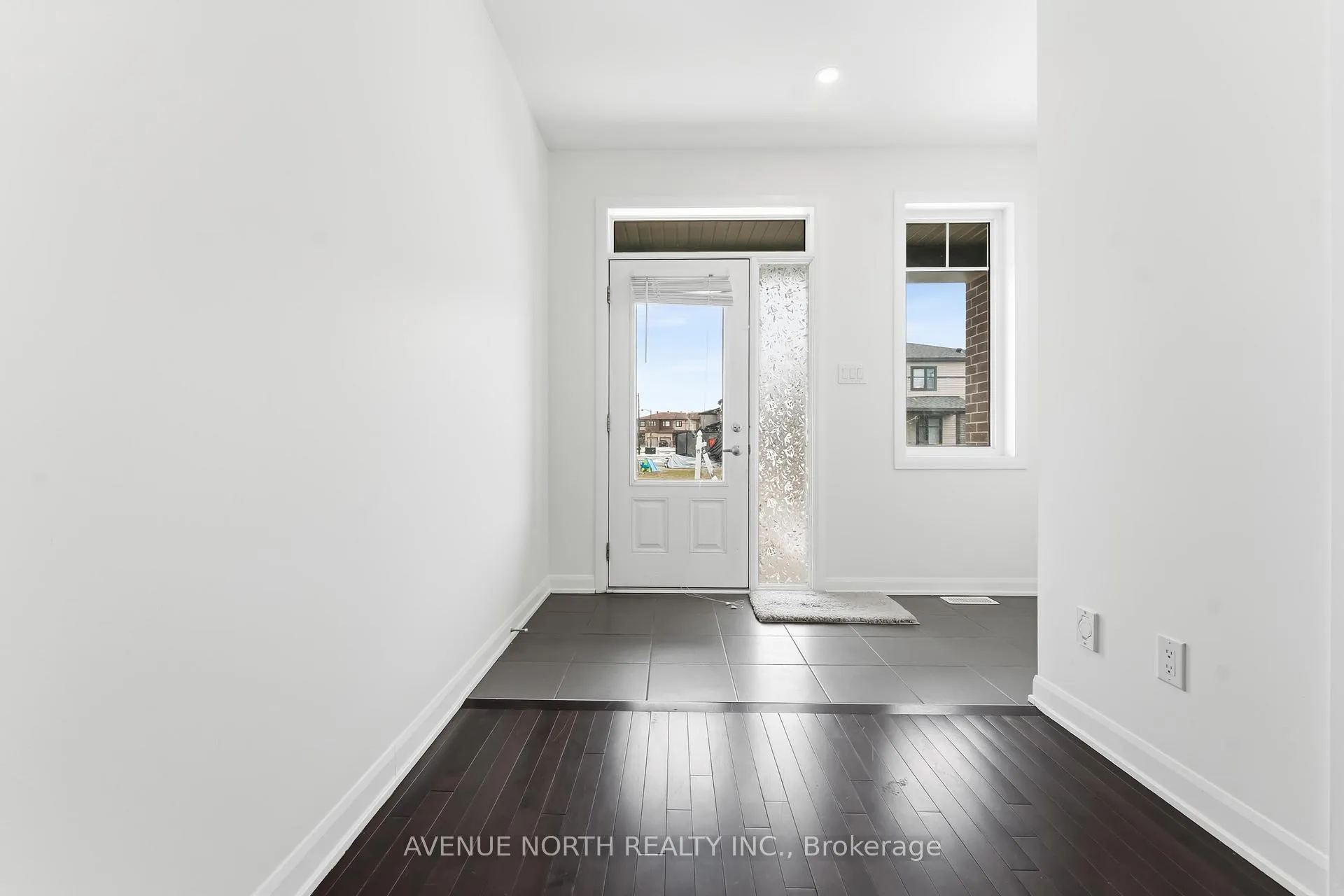 Photo 4 of 2082 Caltra Crescent, Ottawa, Barrhaven - Half Moon Bay — HOMEH