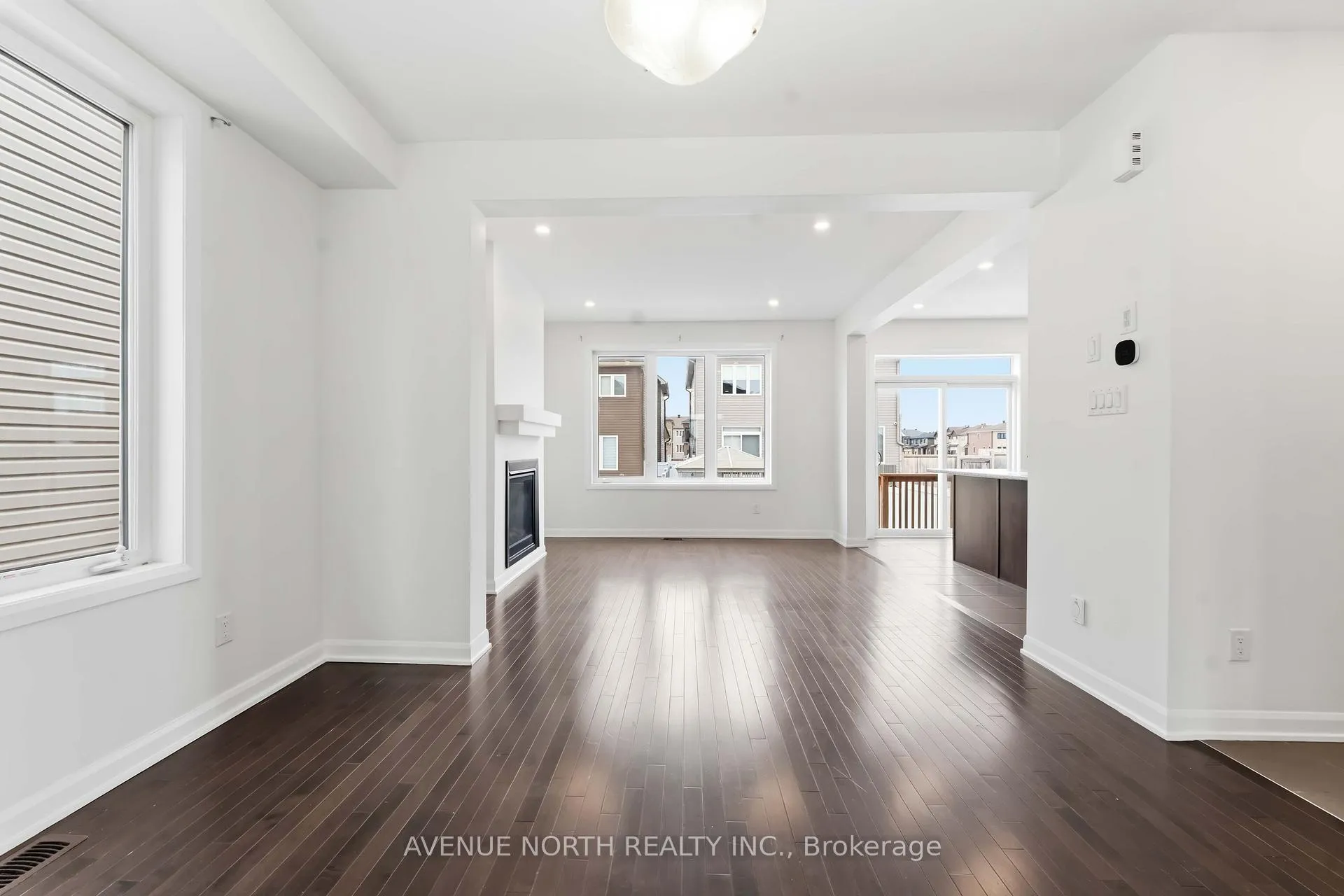 Photo 5 of 2082 Caltra Crescent, Ottawa, Barrhaven - Half Moon Bay — HOMEH