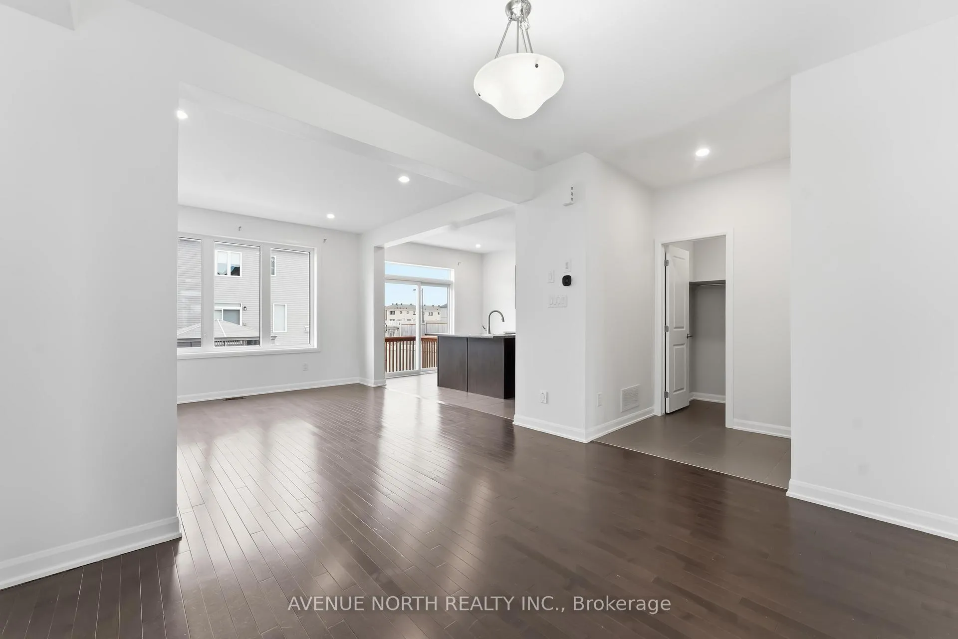 Photo 7 of 2082 Caltra Crescent, Ottawa, Barrhaven - Half Moon Bay — HOMEH