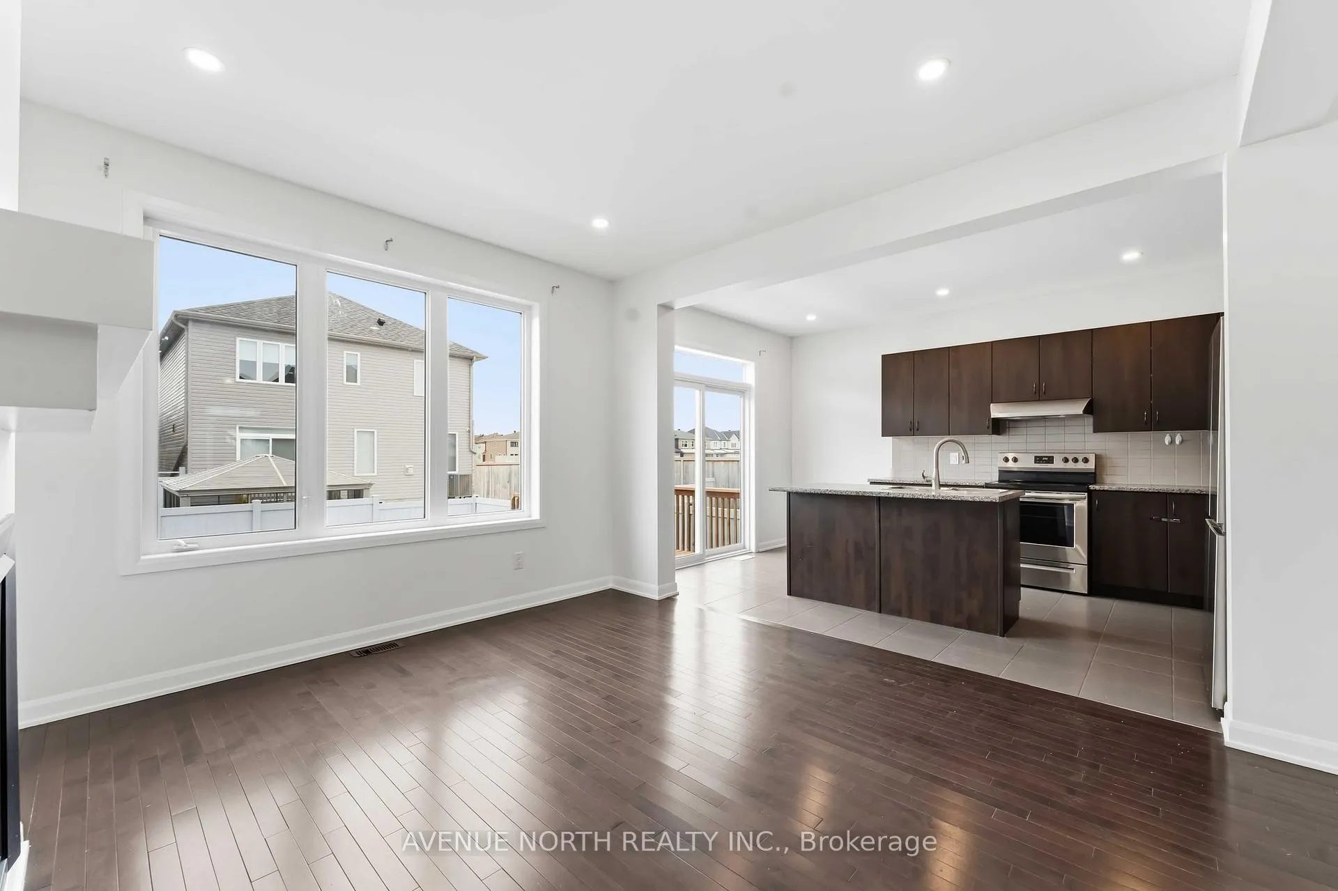 Photo 9 of 2082 Caltra Crescent, Ottawa, Barrhaven - Half Moon Bay — HOMEH