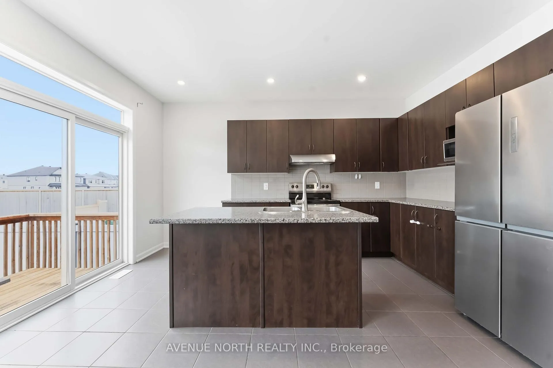 Photo 10 of 2082 Caltra Crescent, Ottawa, Barrhaven - Half Moon Bay — HOMEH