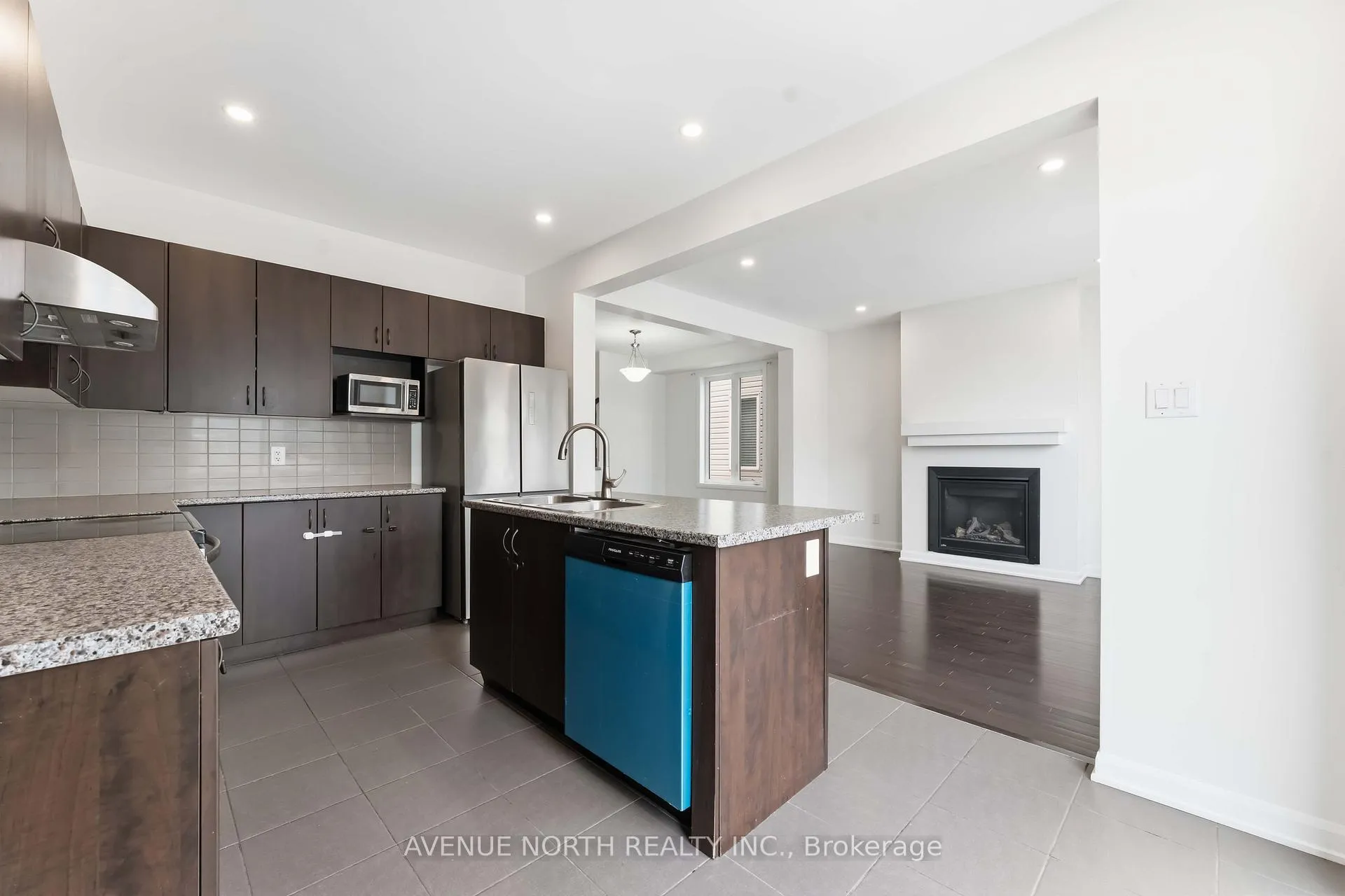 Photo 14 of 2082 Caltra Crescent, Ottawa, Barrhaven - Half Moon Bay — HOMEH