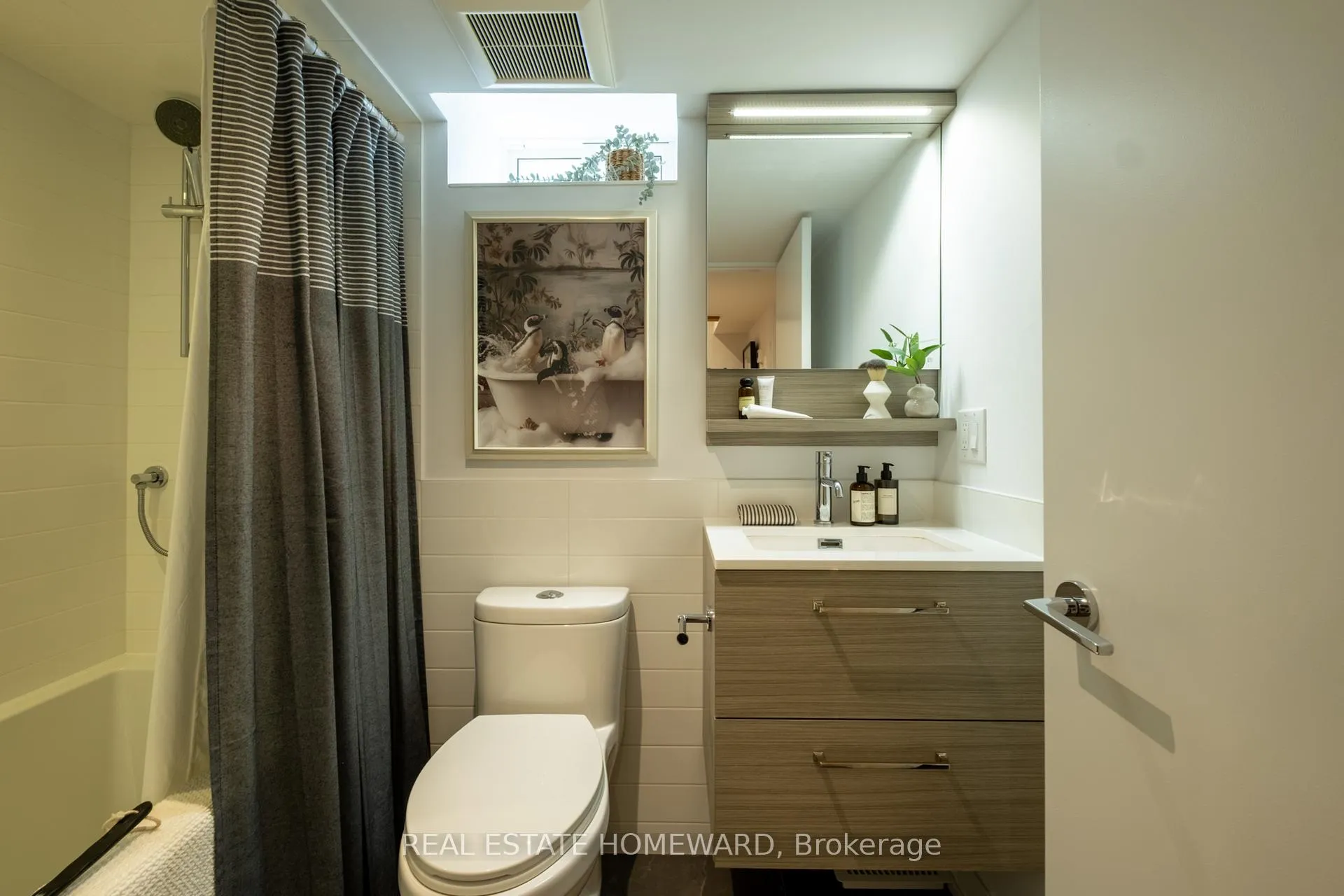 Photo 37 of 204 Bain Avenue, Toronto, North Riverdale — HOMEH