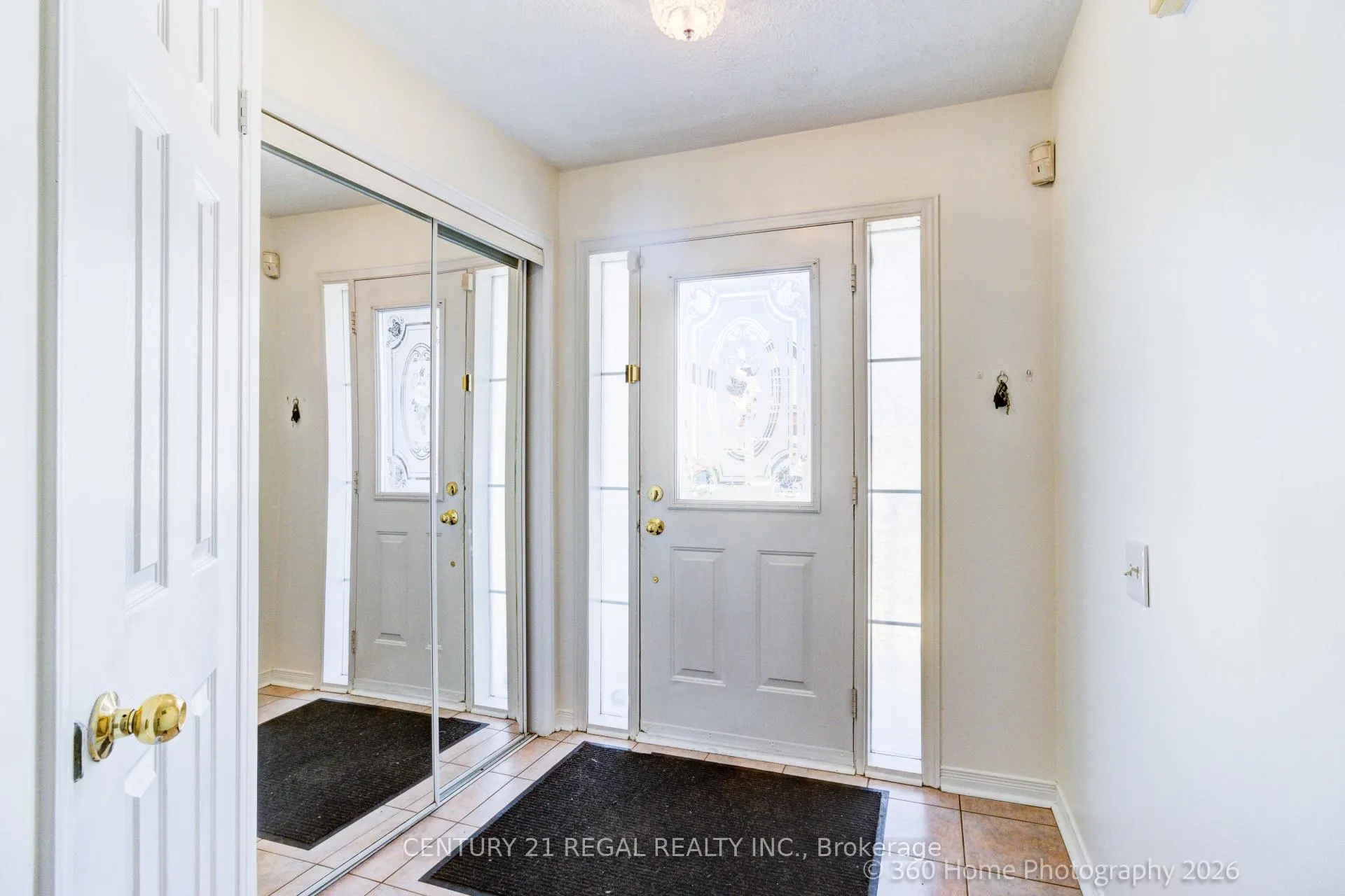 Photo 3 of 42G View Green Crescent, Etobicoke, West Humber-Clairville — HOMEH