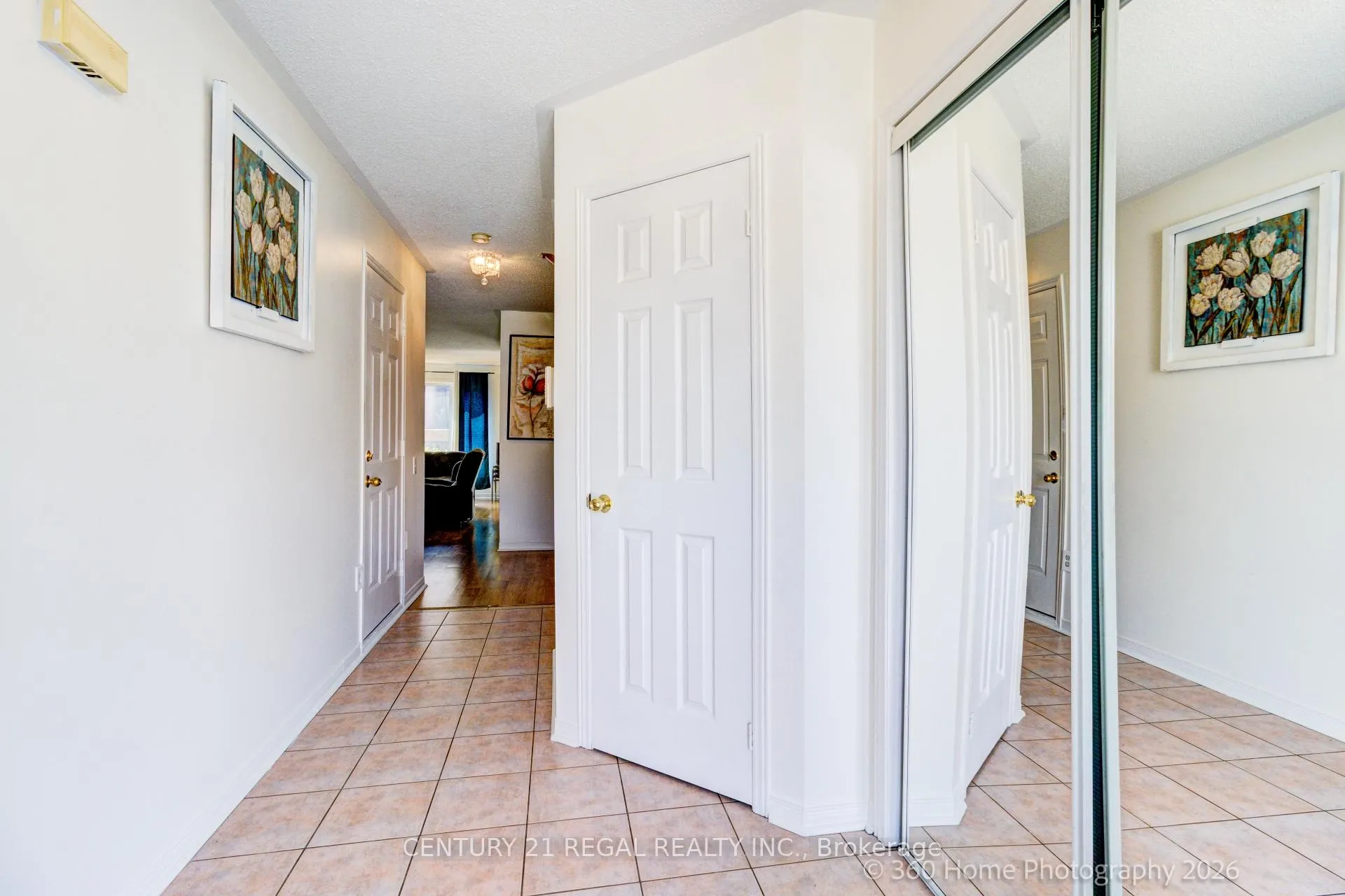 Photo 4 of 42G View Green Crescent, Etobicoke, West Humber-Clairville — HOMEH