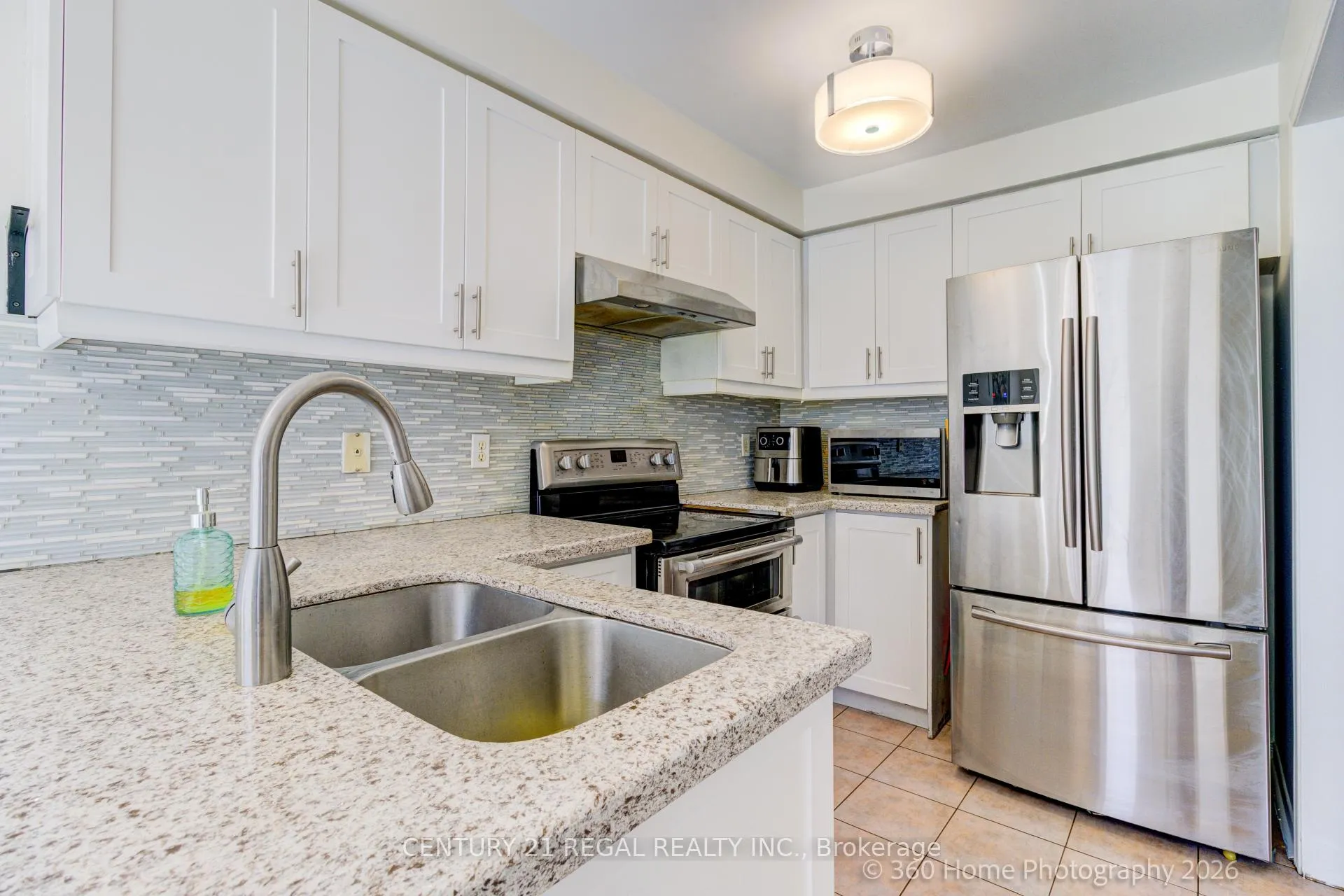 Photo 10 of 42G View Green Crescent, Etobicoke, West Humber-Clairville — HOMEH