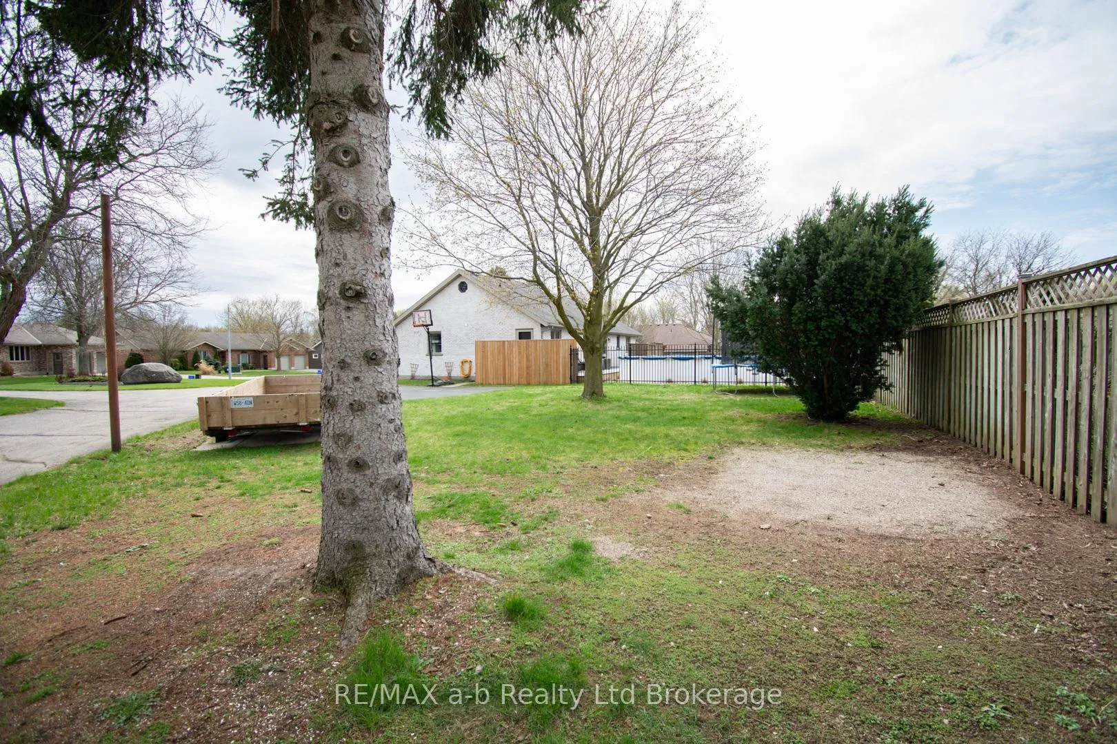 Photo 47 of 3 Belfast Circle, Tillsonburg — HOMEH