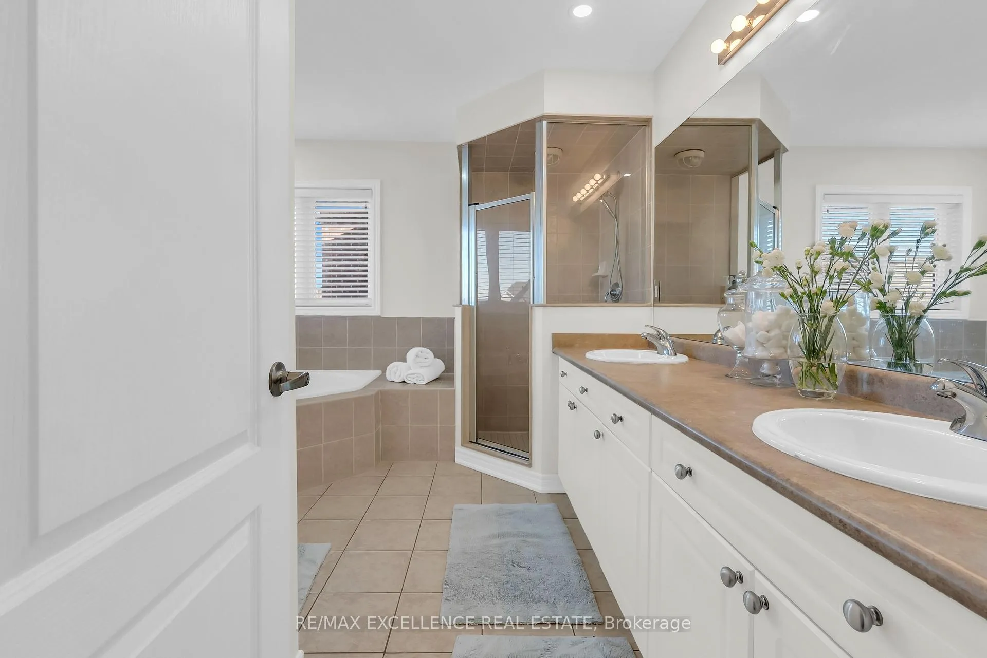 Photo 25 of 40 Imperial Lakes Drive, Brampton, Bram East — HOMEH