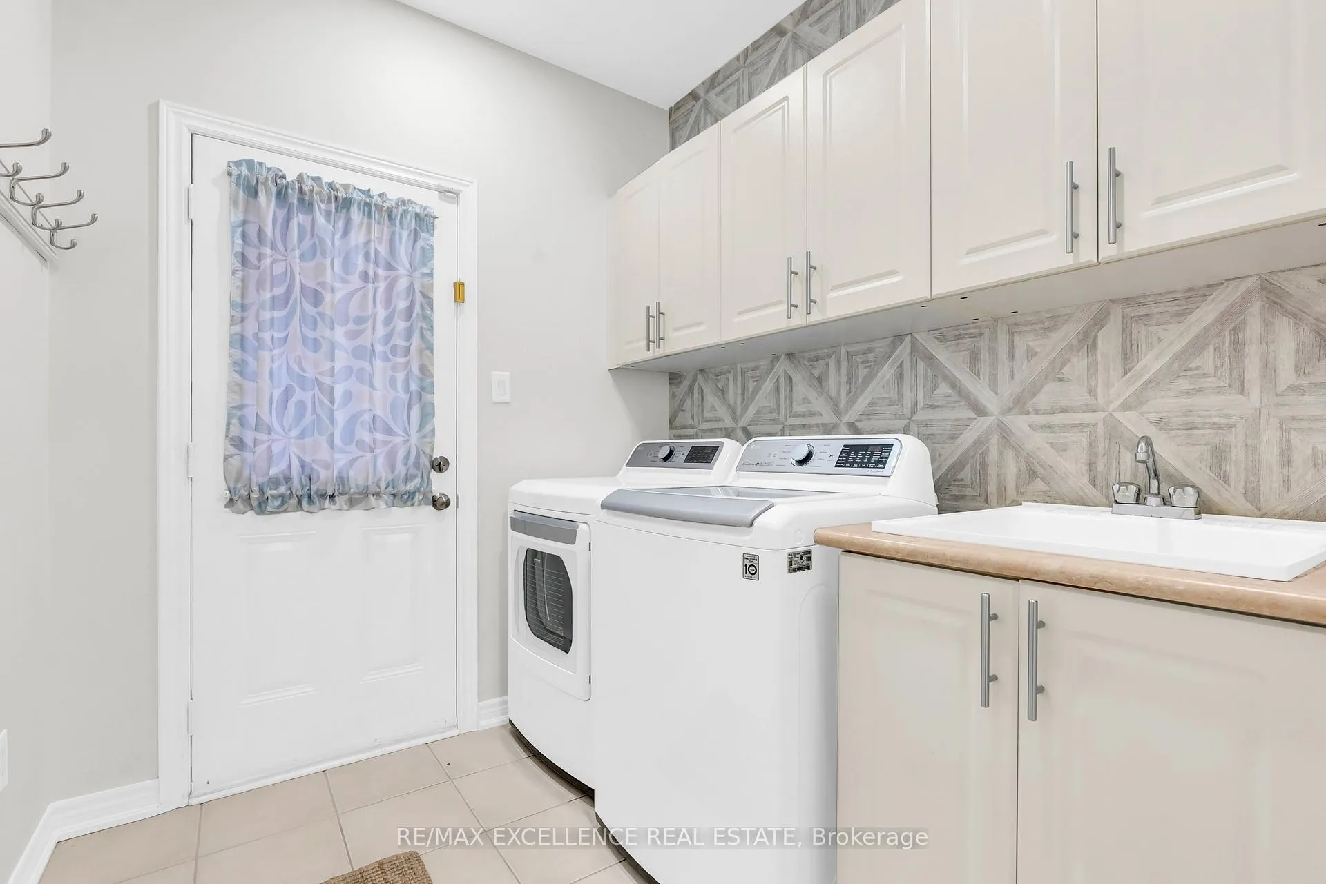 Photo 38 of 40 Imperial Lakes Drive, Brampton, Bram East — HOMEH