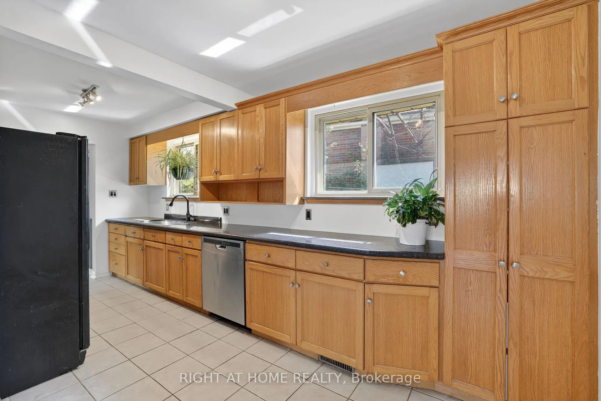 Photo 13 of 5 Fleance Drive, Markham, Royal Orchard — HOMEH