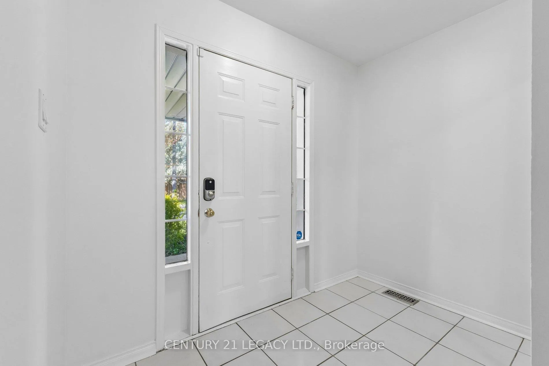 Photo 3 of 29 Woolf Crescent, Ajax, South East — HOMEH