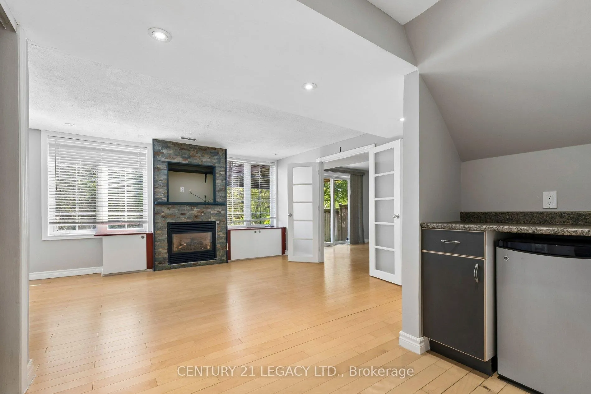 Photo 5 of 29 Woolf Crescent, Ajax, South East — HOMEH