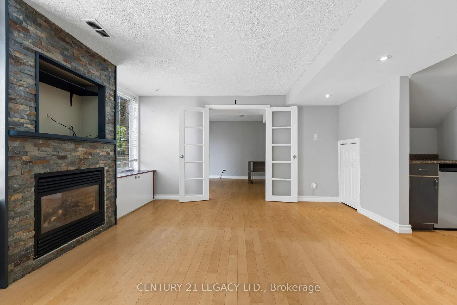 Photo 7 of 29 Woolf Crescent, Ajax, South East — HOMEH