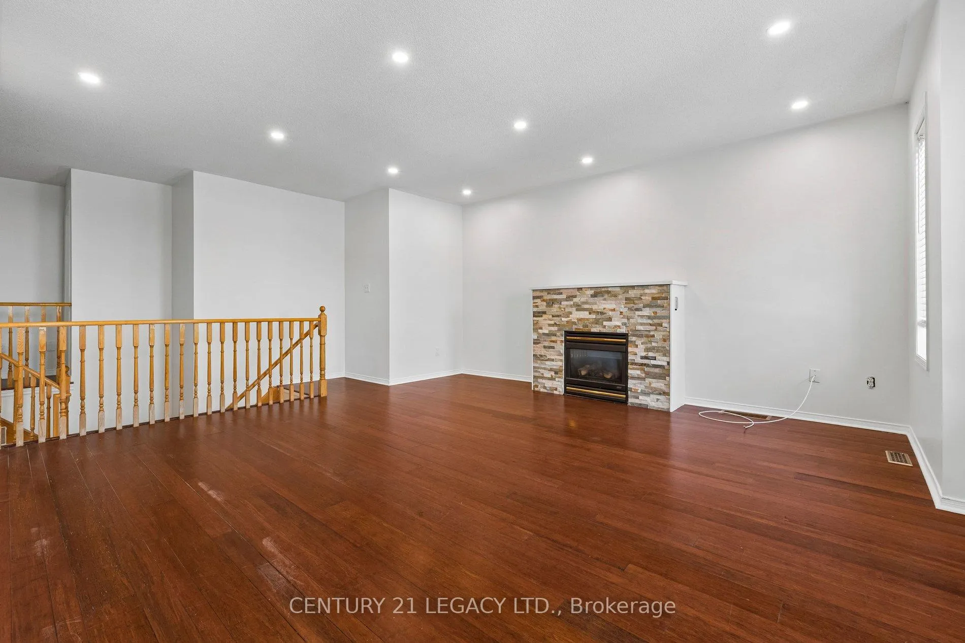 Photo 18 of 29 Woolf Crescent, Ajax, South East — HOMEH
