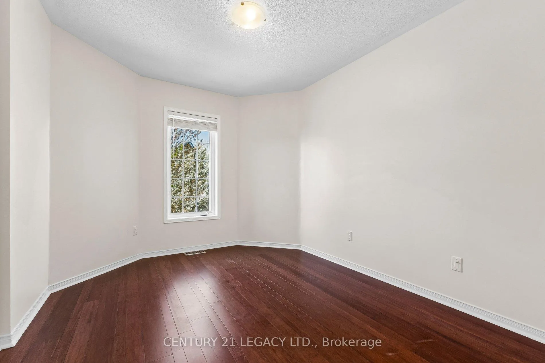 Photo 27 of 29 Woolf Crescent, Ajax, South East — HOMEH