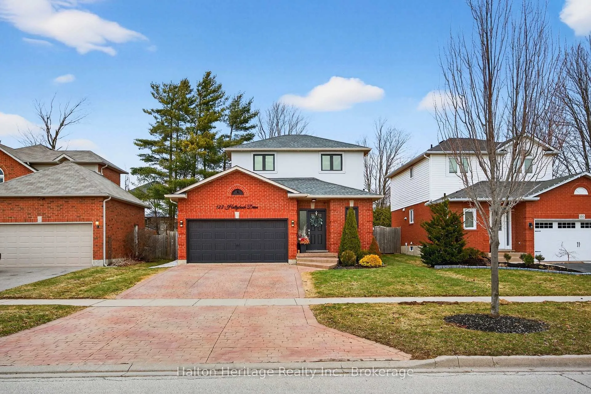 Photo 1 of 122 Hollybush Drive, Hamilton, Waterdown — HOMEH