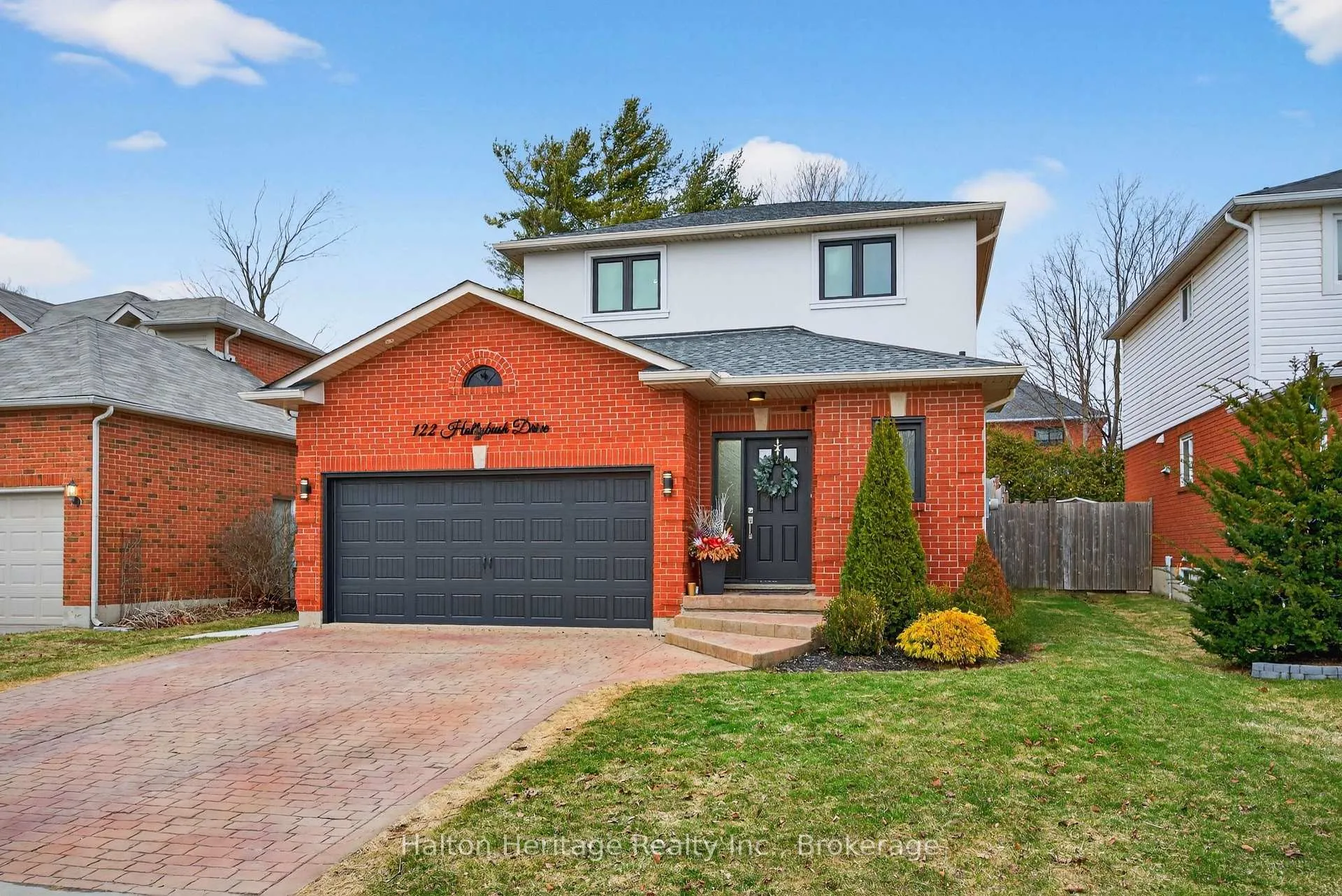 Photo 3 of 122 Hollybush Drive, Hamilton, Waterdown — HOMEH