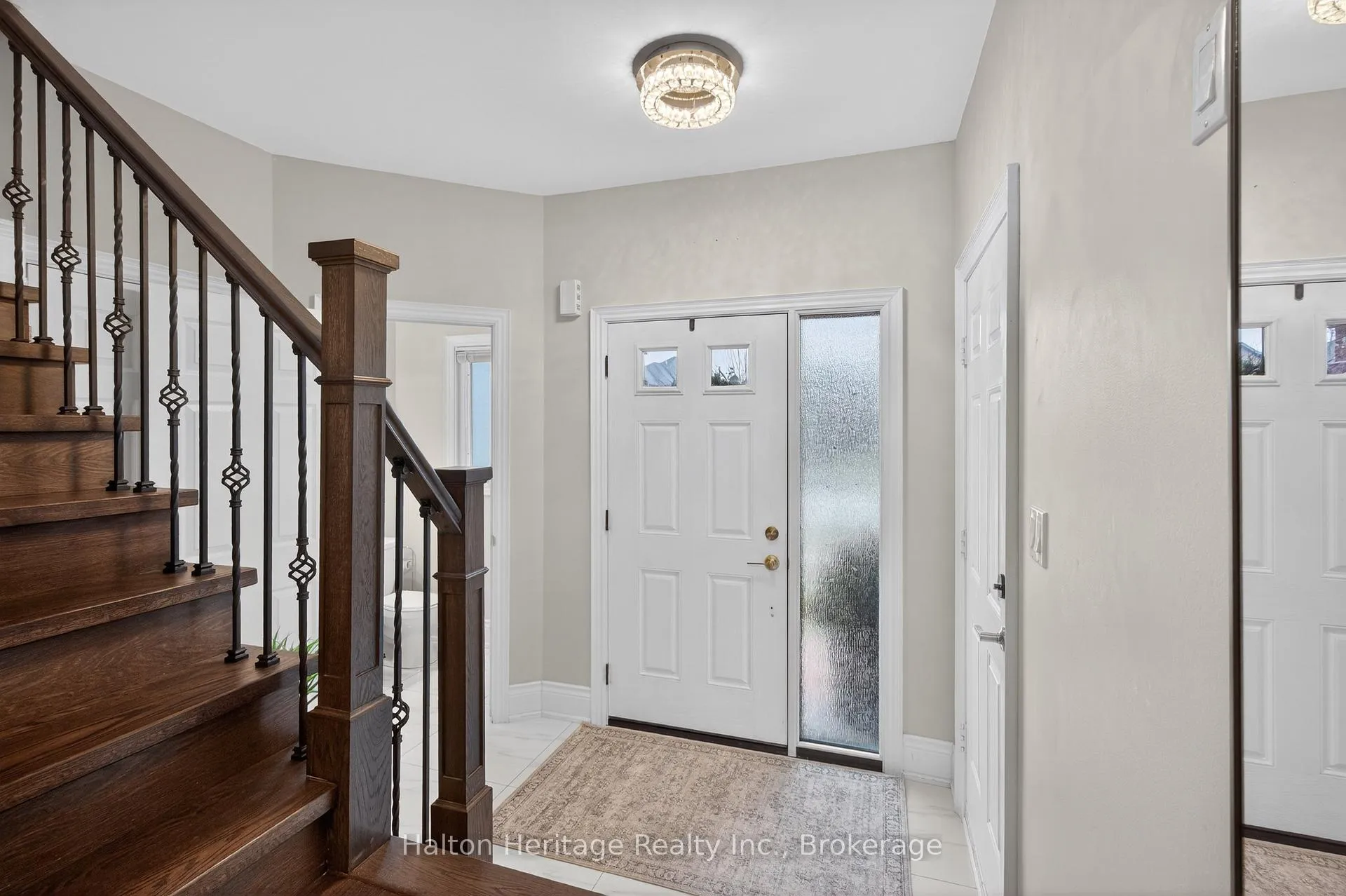 Photo 4 of 122 Hollybush Drive, Hamilton, Waterdown — HOMEH