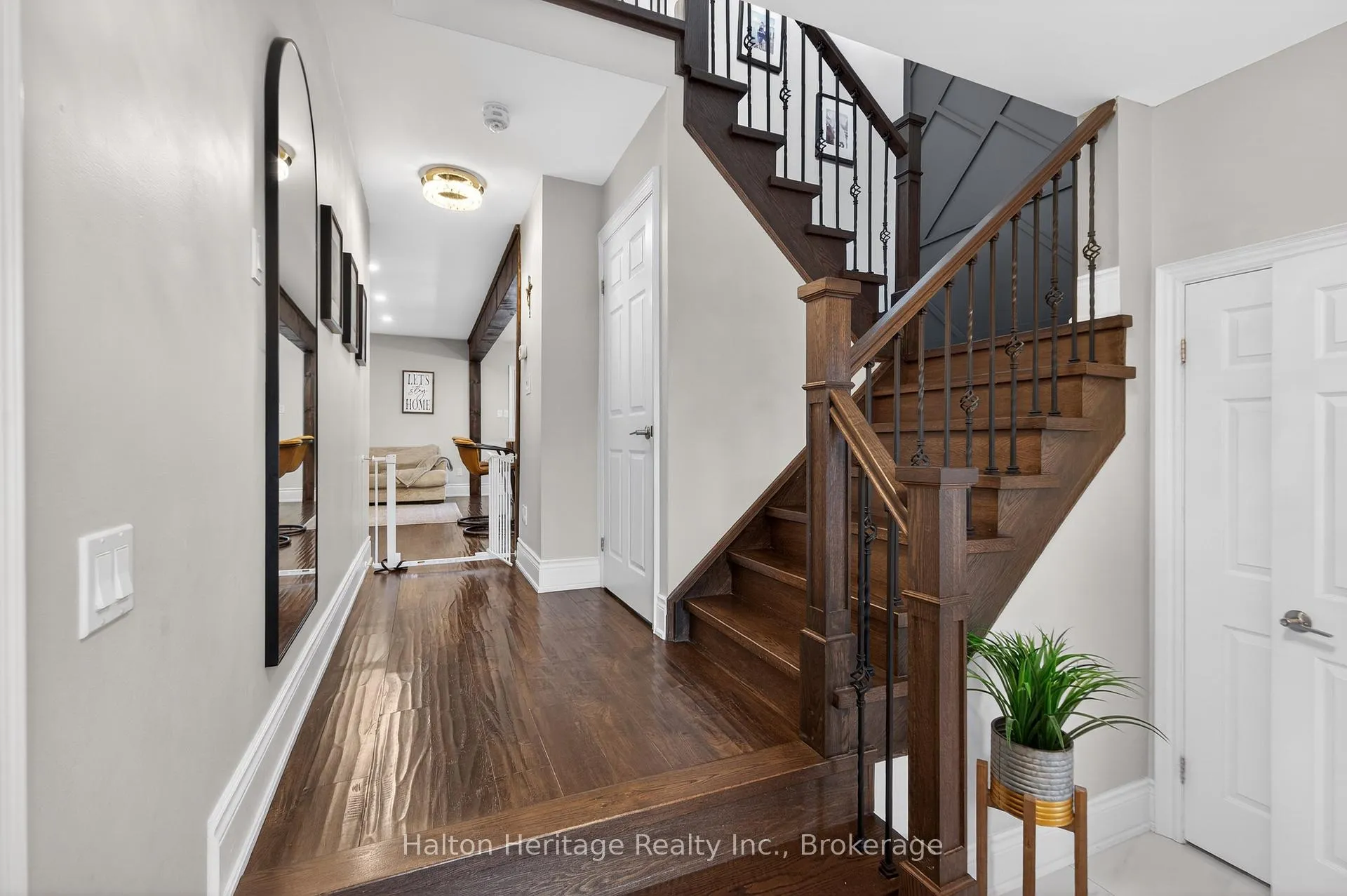 Photo 7 of 122 Hollybush Drive, Hamilton, Waterdown — HOMEH