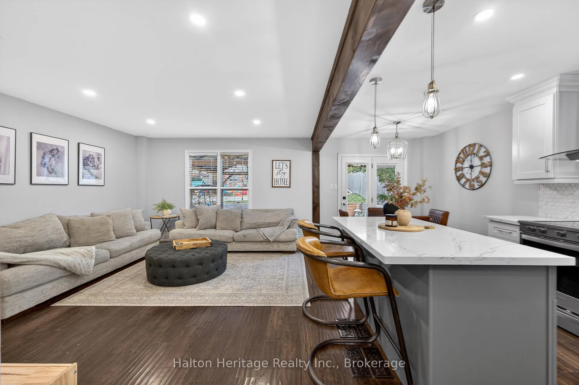 Photo 8 of 122 Hollybush Drive, Hamilton, Waterdown — HOMEH