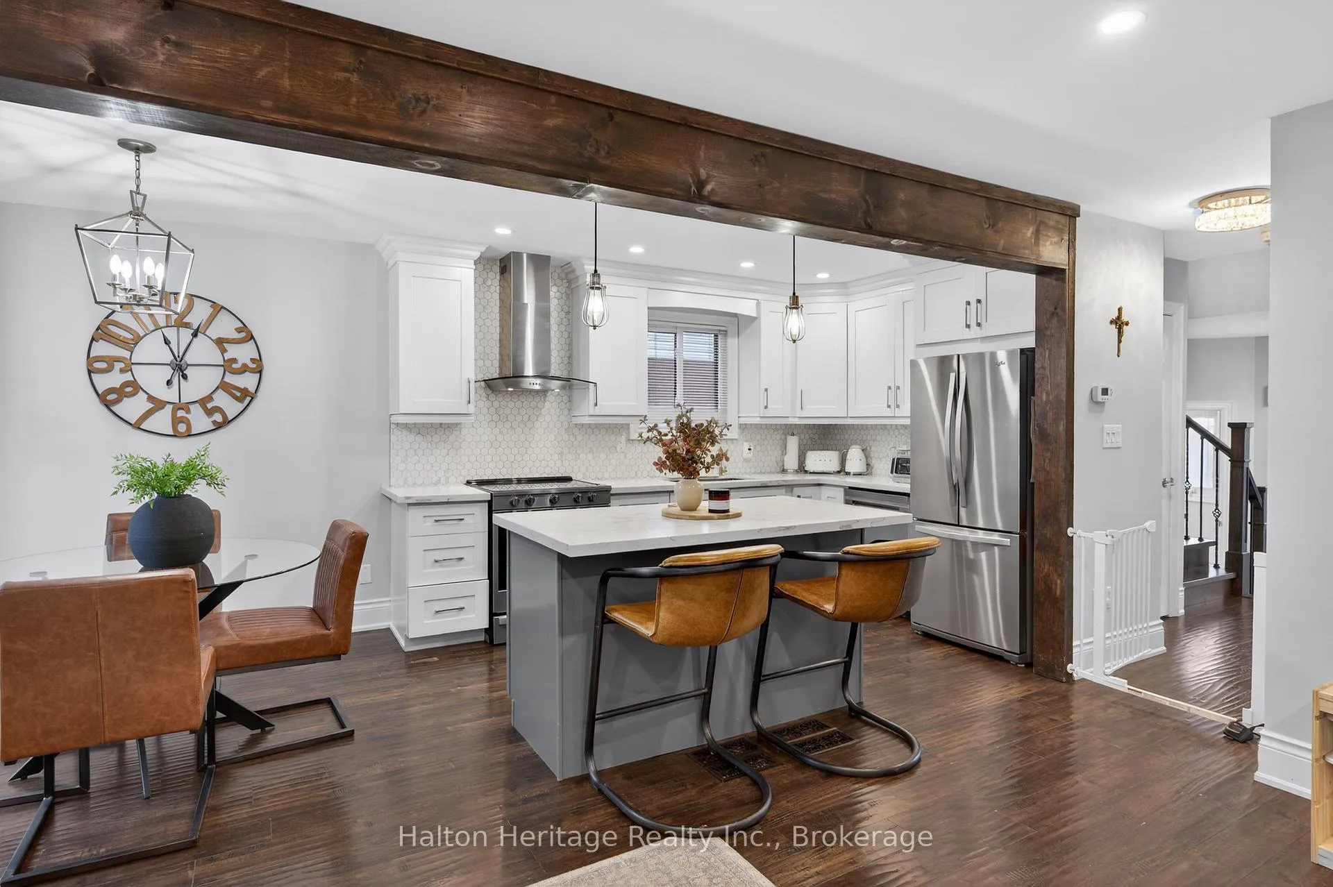 Photo 9 of 122 Hollybush Drive, Hamilton, Waterdown — HOMEH