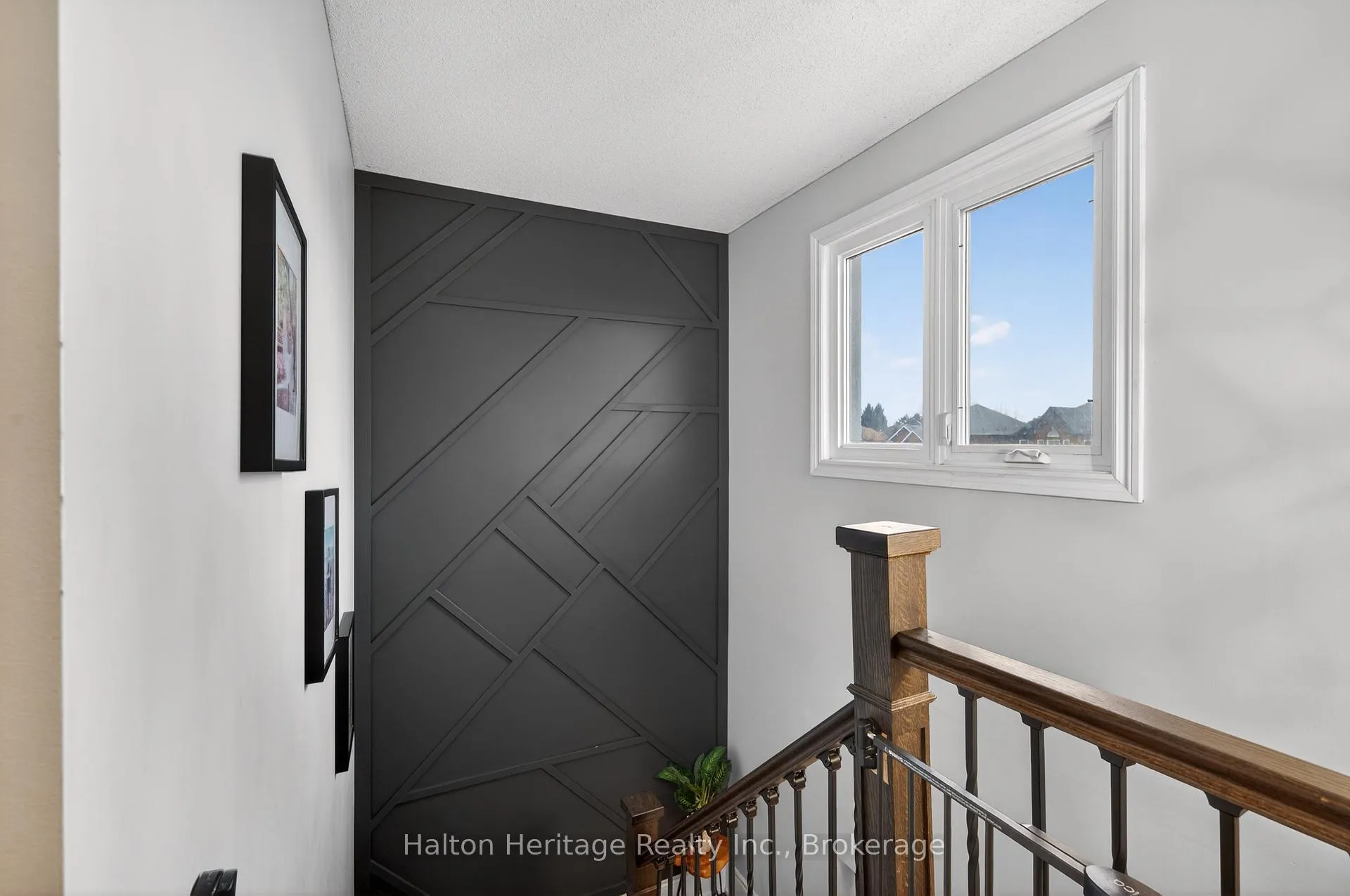 Photo 22 of 122 Hollybush Drive, Hamilton, Waterdown — HOMEH