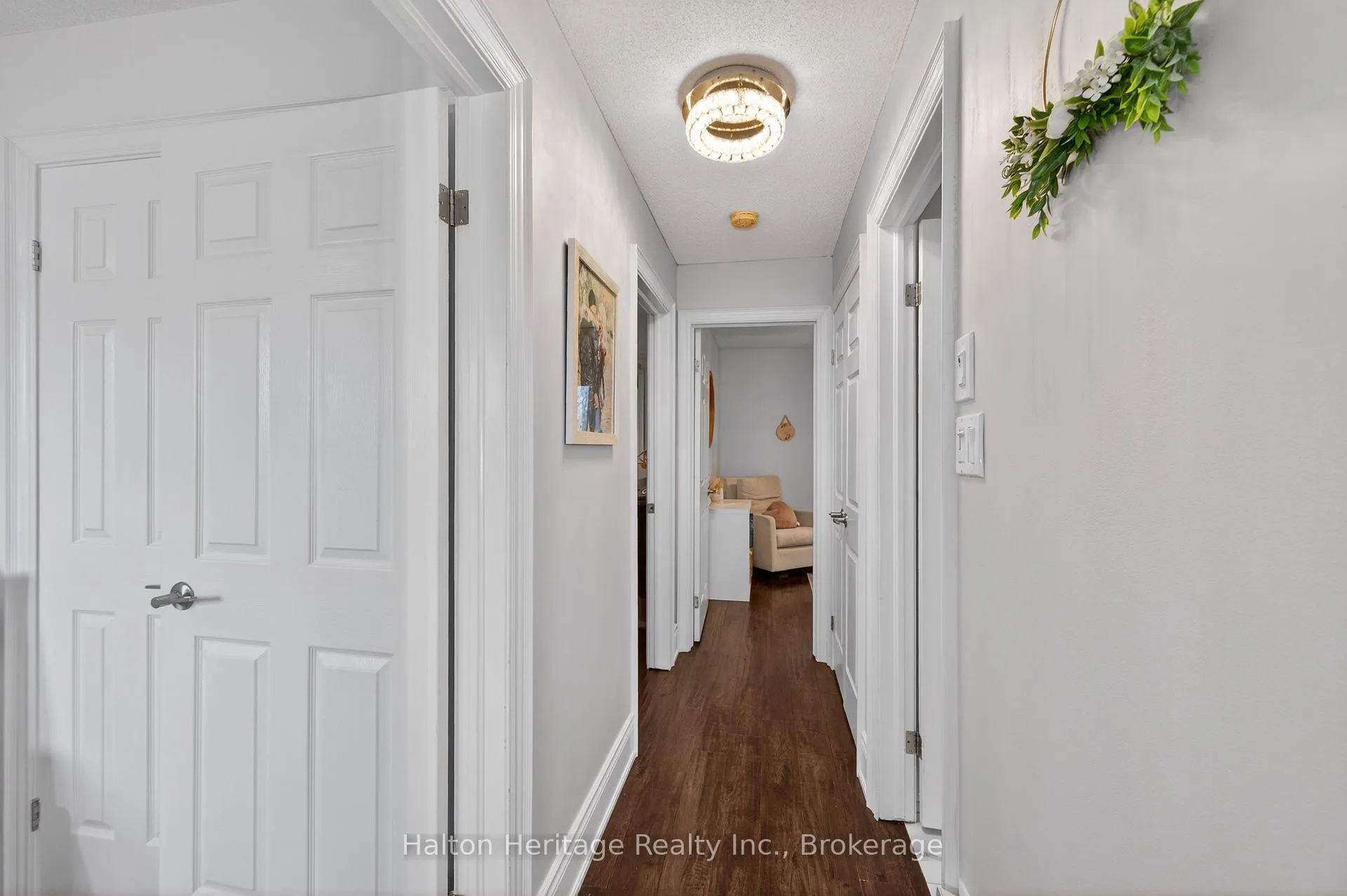 Photo 23 of 122 Hollybush Drive, Hamilton, Waterdown — HOMEH