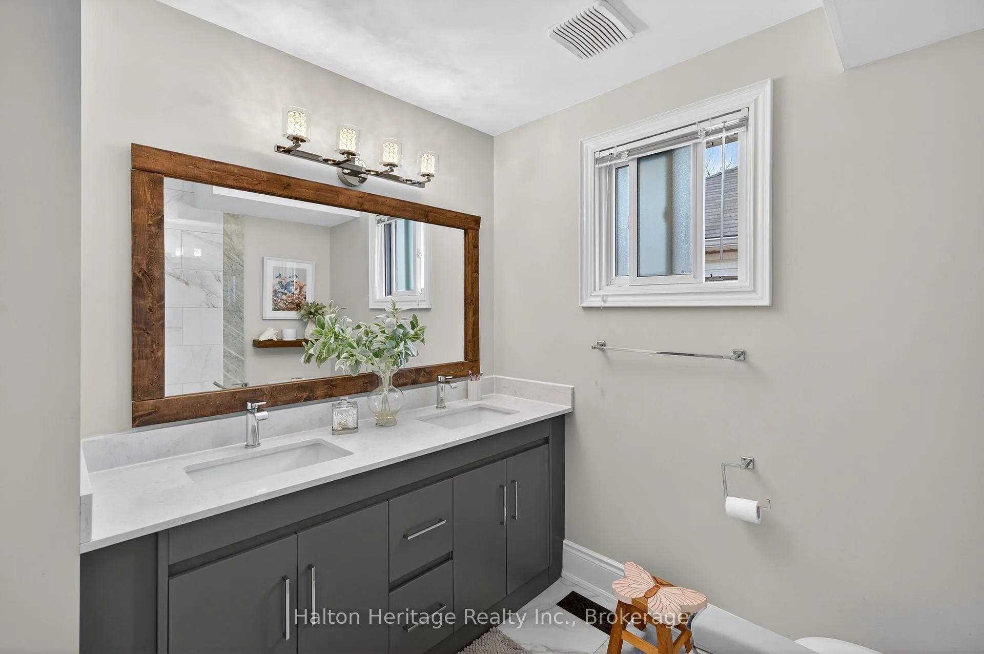 Photo 32 of 122 Hollybush Drive, Hamilton, Waterdown — HOMEH