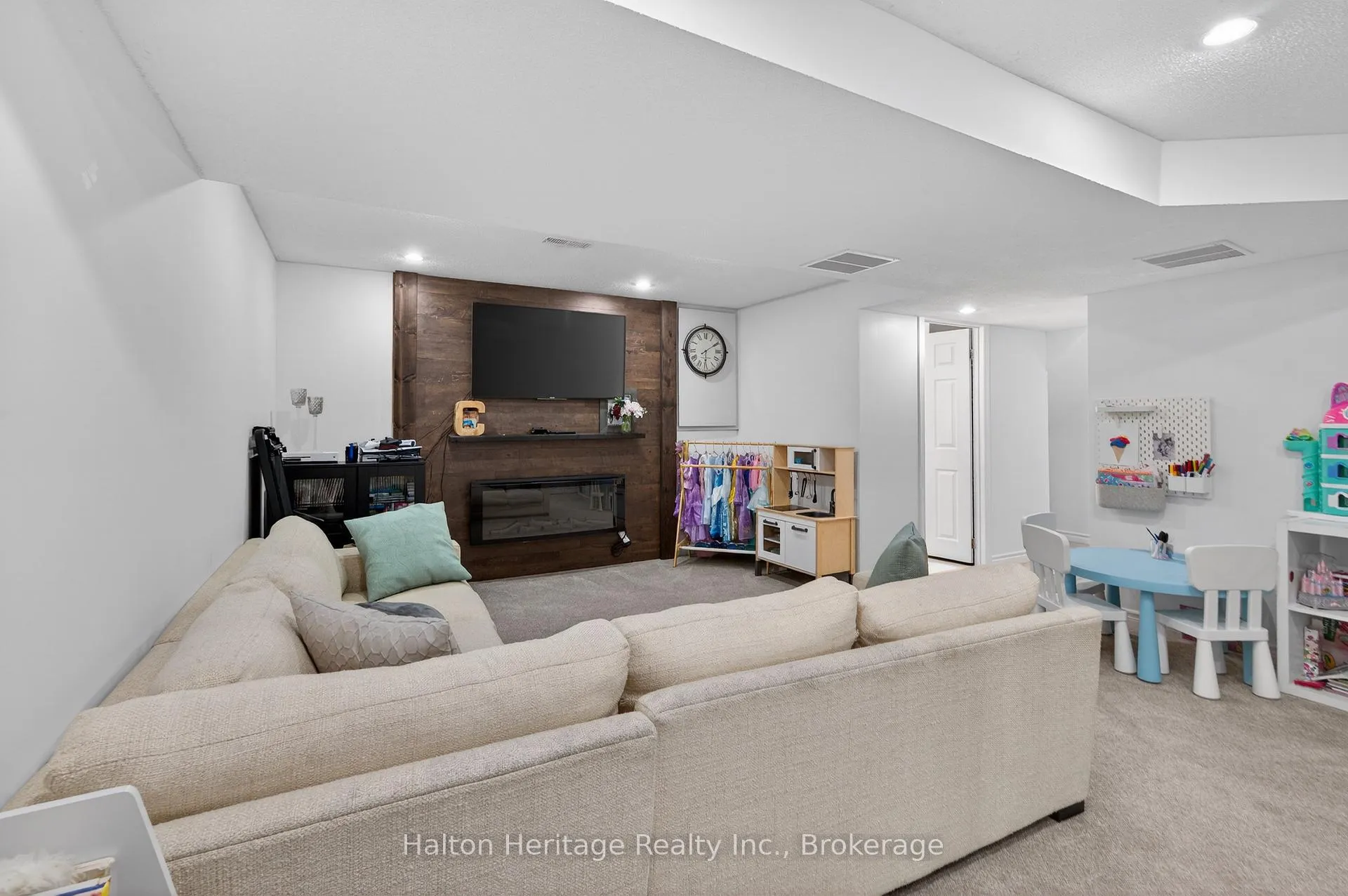 Photo 36 of 122 Hollybush Drive, Hamilton, Waterdown — HOMEH