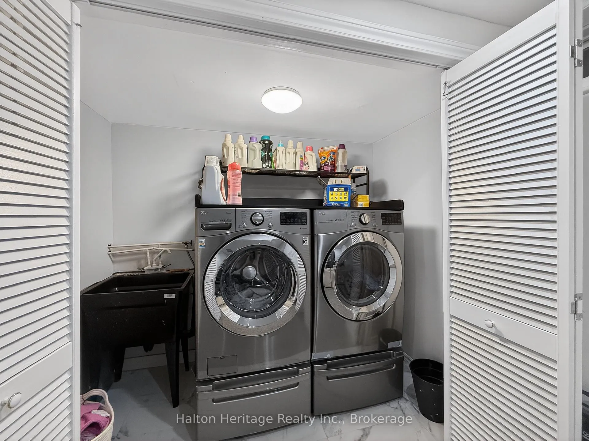 Photo 40 of 122 Hollybush Drive, Hamilton, Waterdown — HOMEH