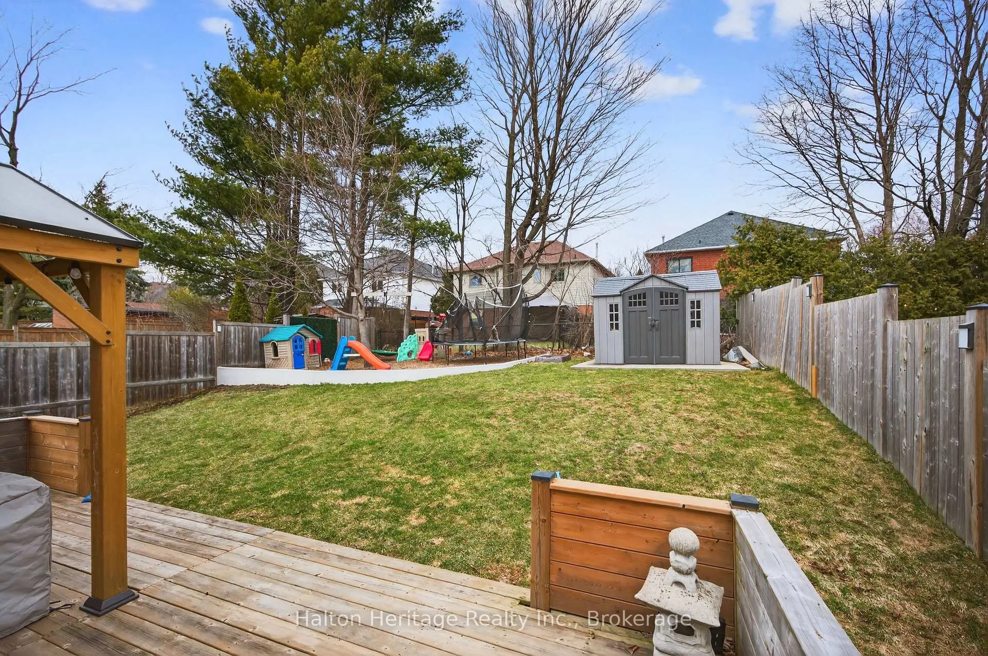 Photo 41 of 122 Hollybush Drive, Hamilton, Waterdown — HOMEH