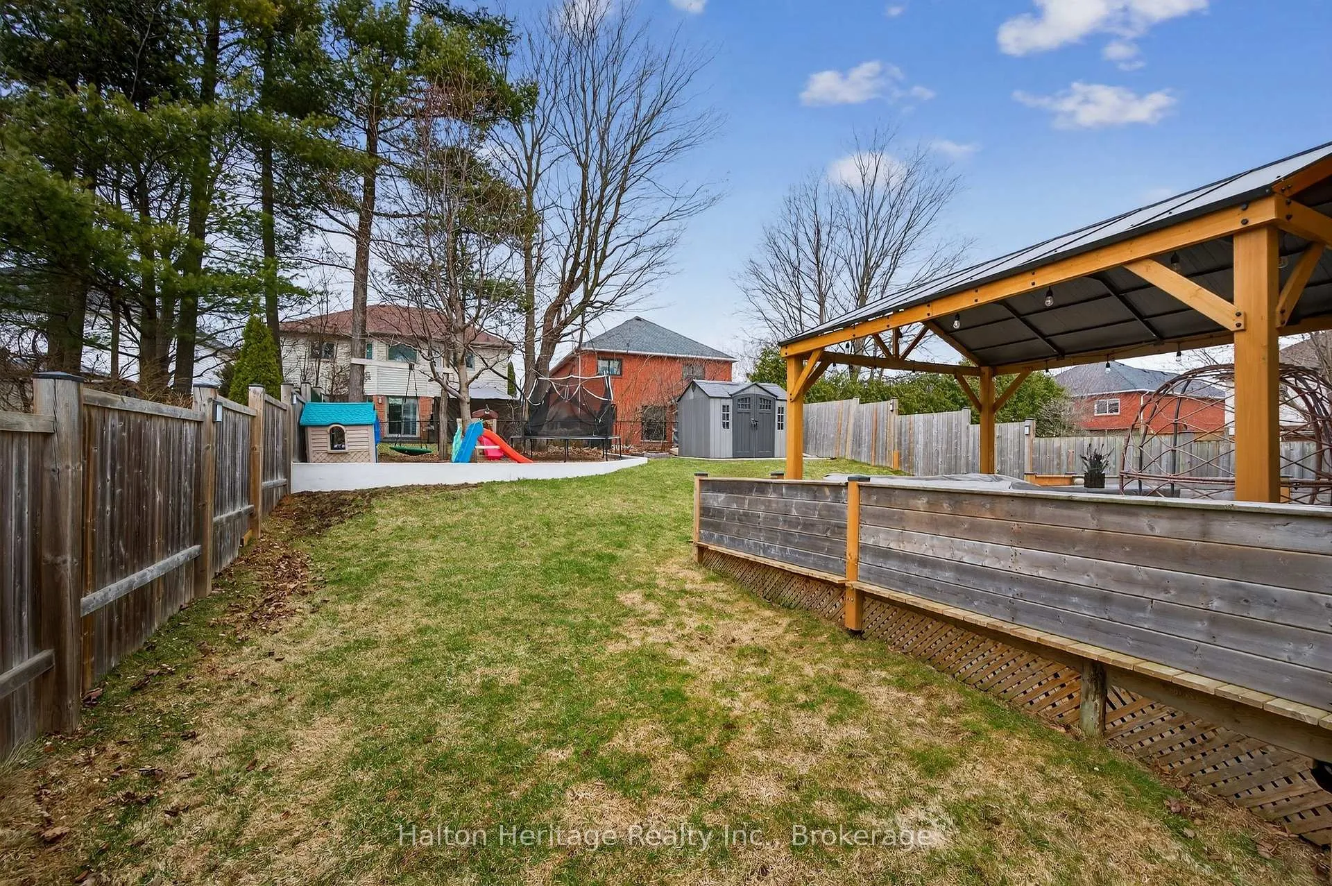 Photo 42 of 122 Hollybush Drive, Hamilton, Waterdown — HOMEH