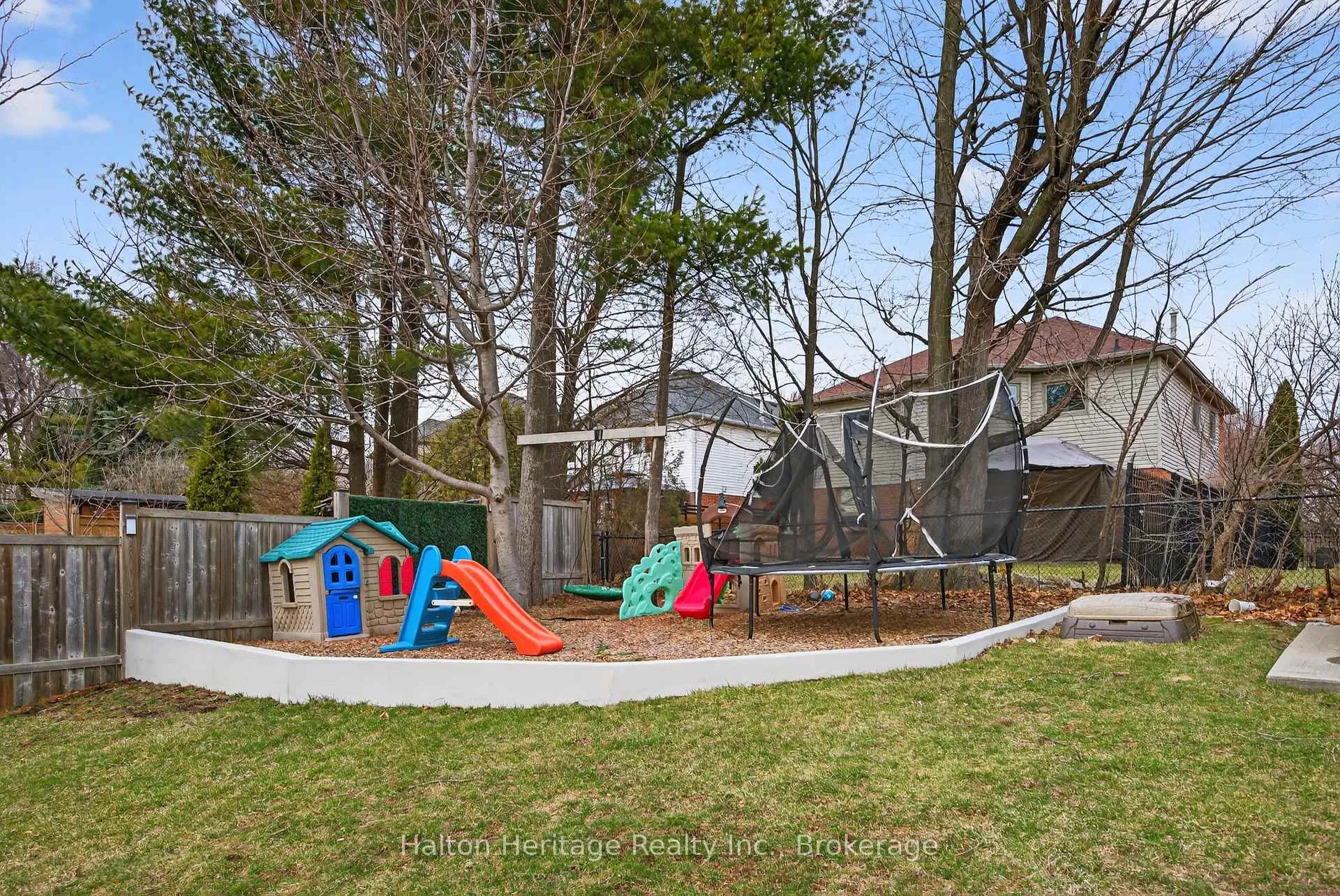 Photo 43 of 122 Hollybush Drive, Hamilton, Waterdown — HOMEH