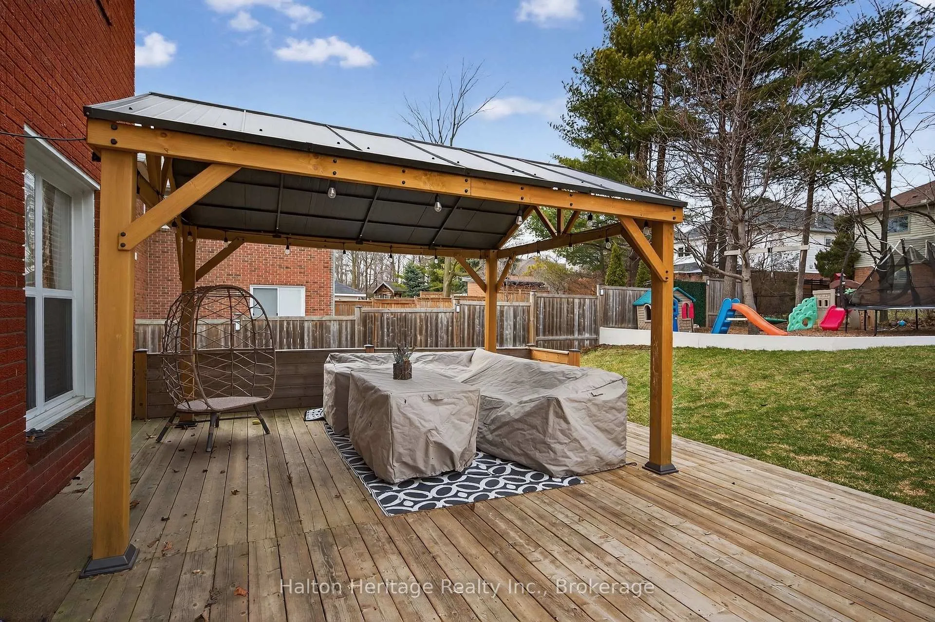 Photo 46 of 122 Hollybush Drive, Hamilton, Waterdown — HOMEH