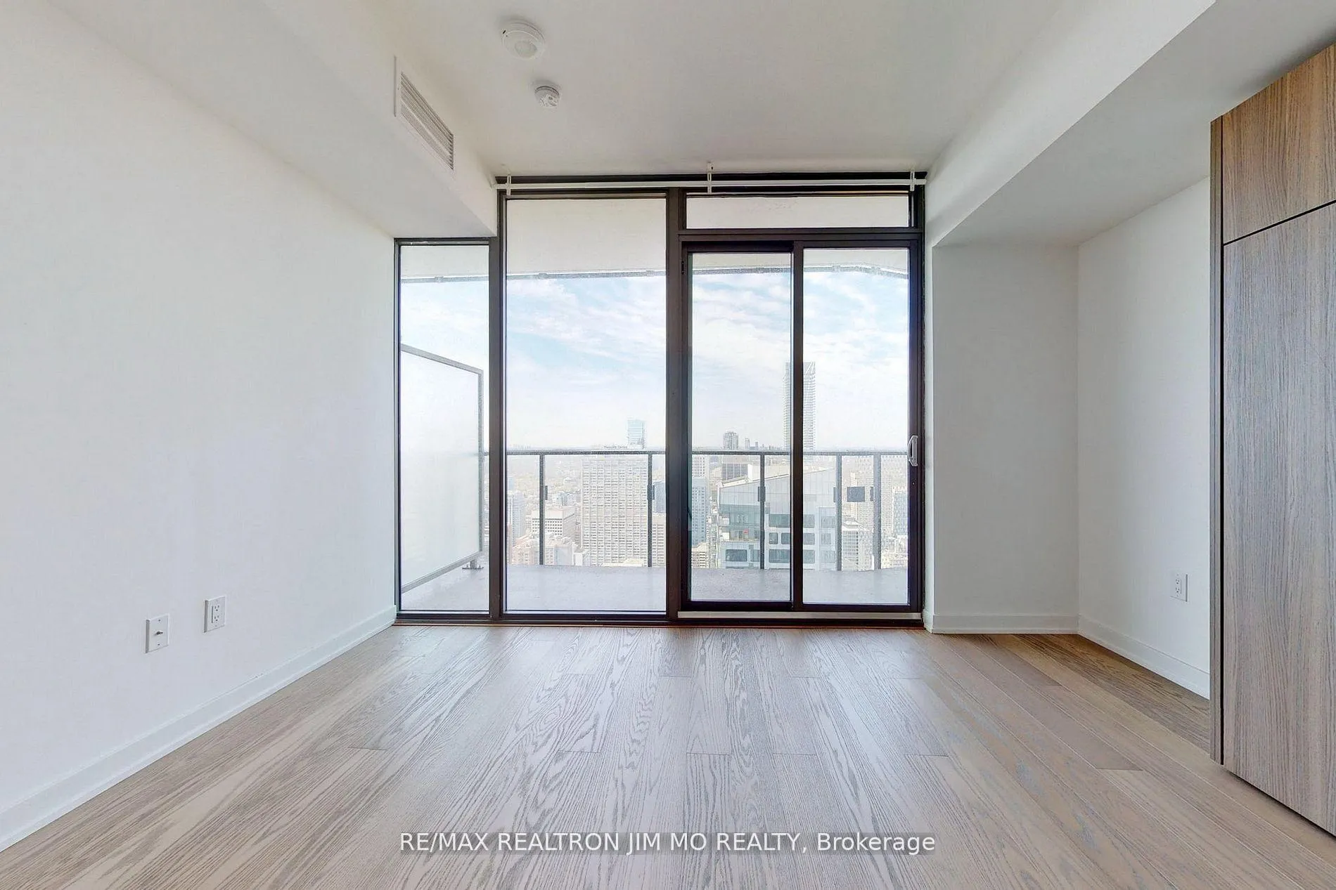 Photo 19 of Unit 5510, 11 Wellesley Street W, Toronto, Bay Street Corridor — HOMEH