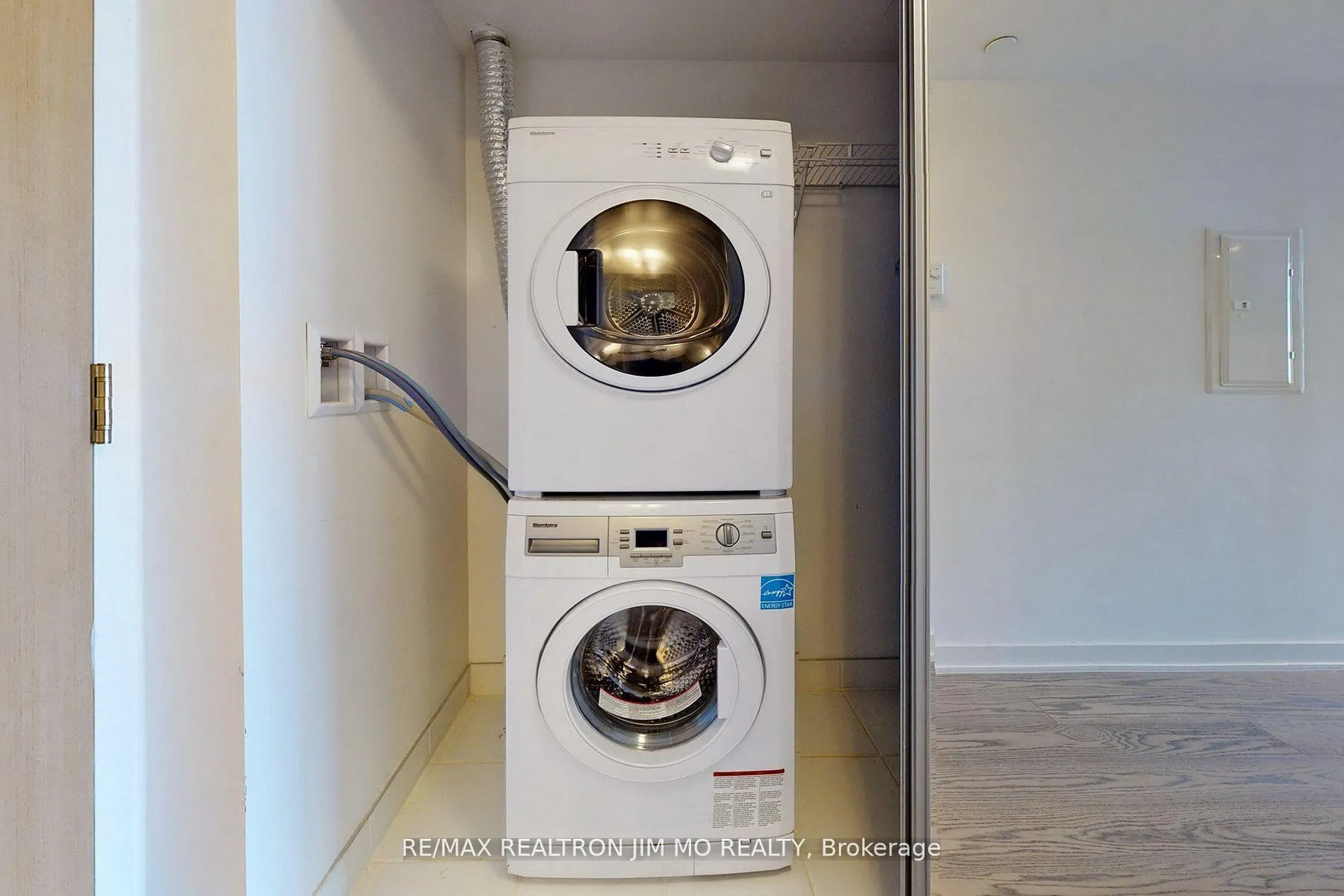 Photo 32 of Unit 5510, 11 Wellesley Street W, Toronto, Bay Street Corridor — HOMEH