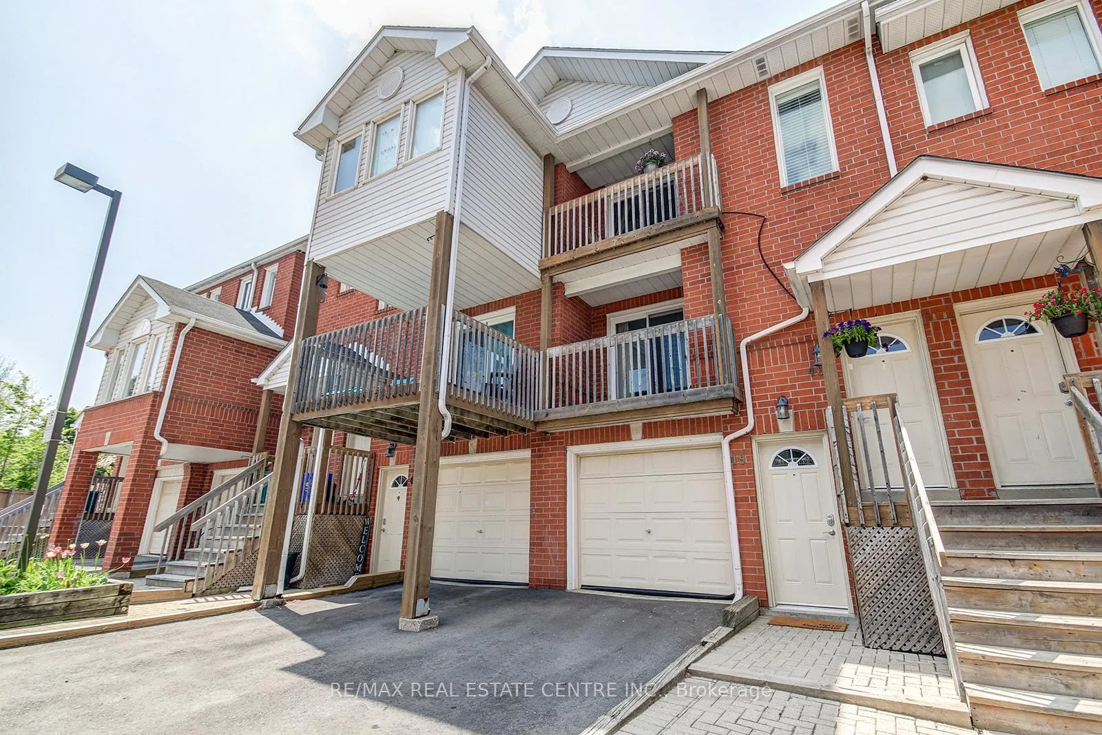 Photo 2 of 49 Wylie Circle E, Halton Hills, Georgetown — HOMEH