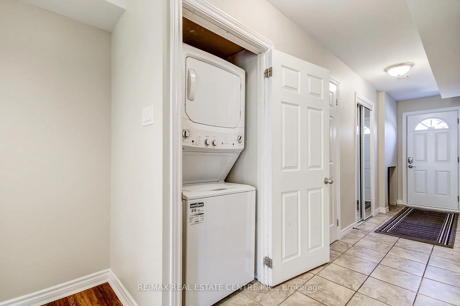 Photo 4 of 49 Wylie Circle E, Halton Hills, Georgetown — HOMEH