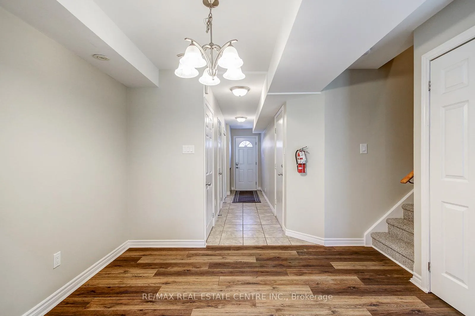 Photo 5 of 49 Wylie Circle E, Halton Hills, Georgetown — HOMEH