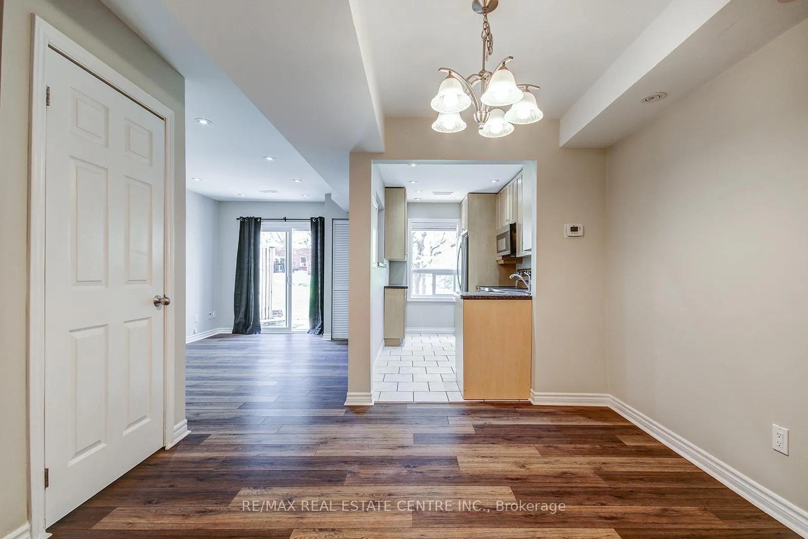 Photo 6 of 49 Wylie Circle E, Halton Hills, Georgetown — HOMEH
