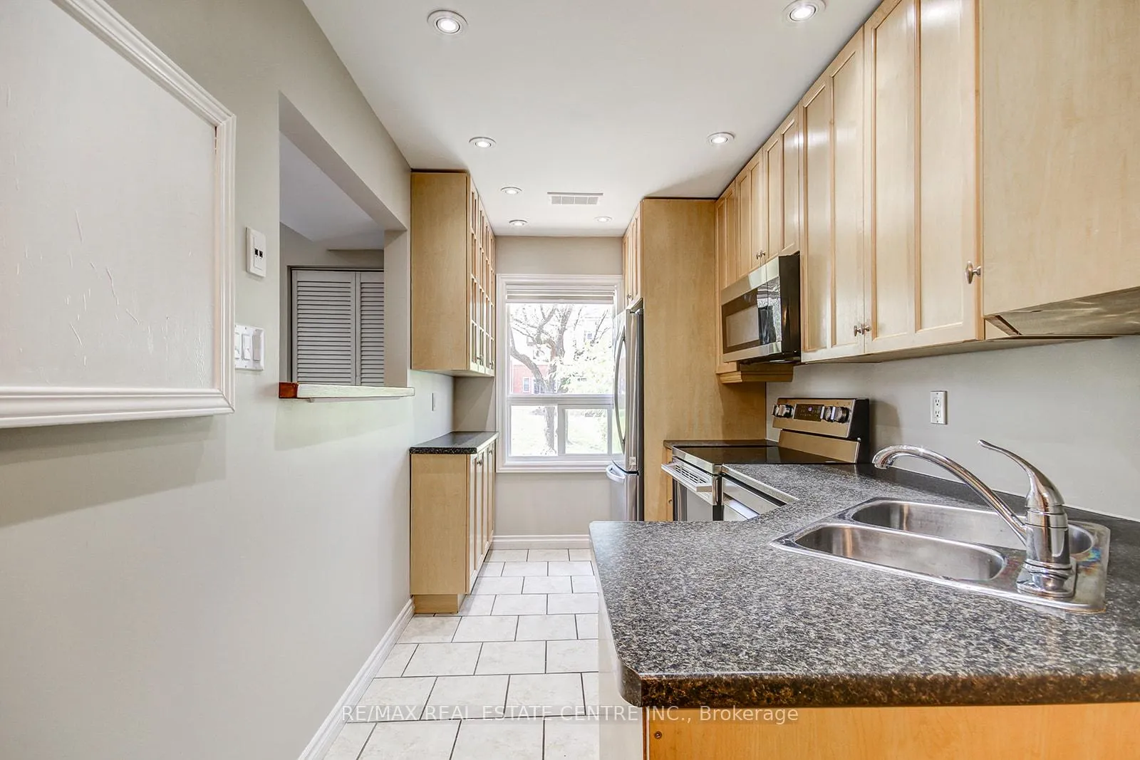 Photo 7 of 49 Wylie Circle E, Halton Hills, Georgetown — HOMEH