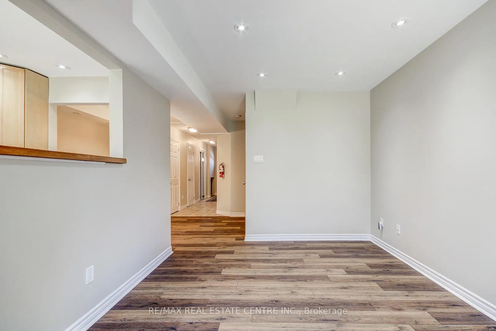 Photo 10 of 49 Wylie Circle E, Halton Hills, Georgetown — HOMEH