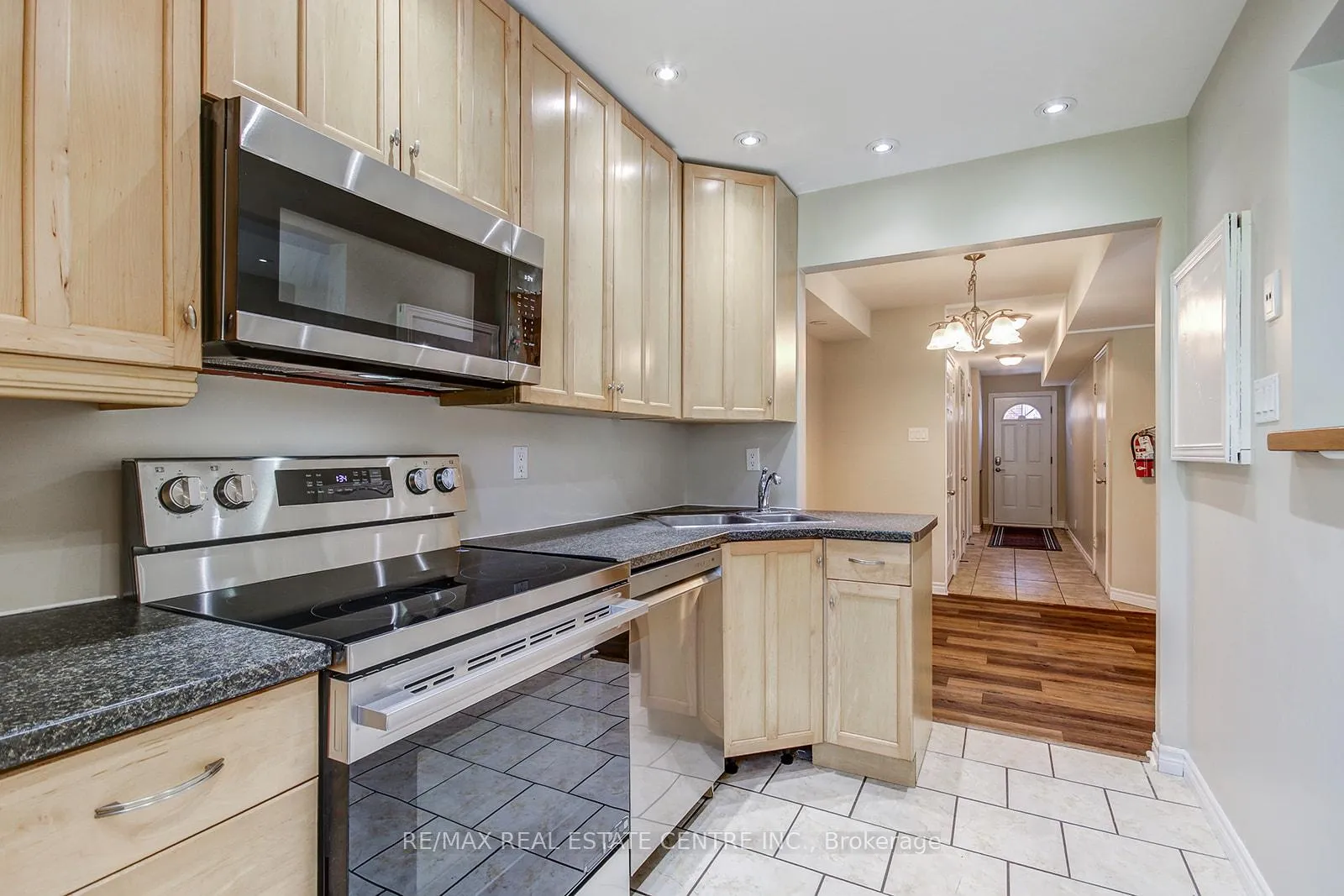 Photo 11 of 49 Wylie Circle E, Halton Hills, Georgetown — HOMEH